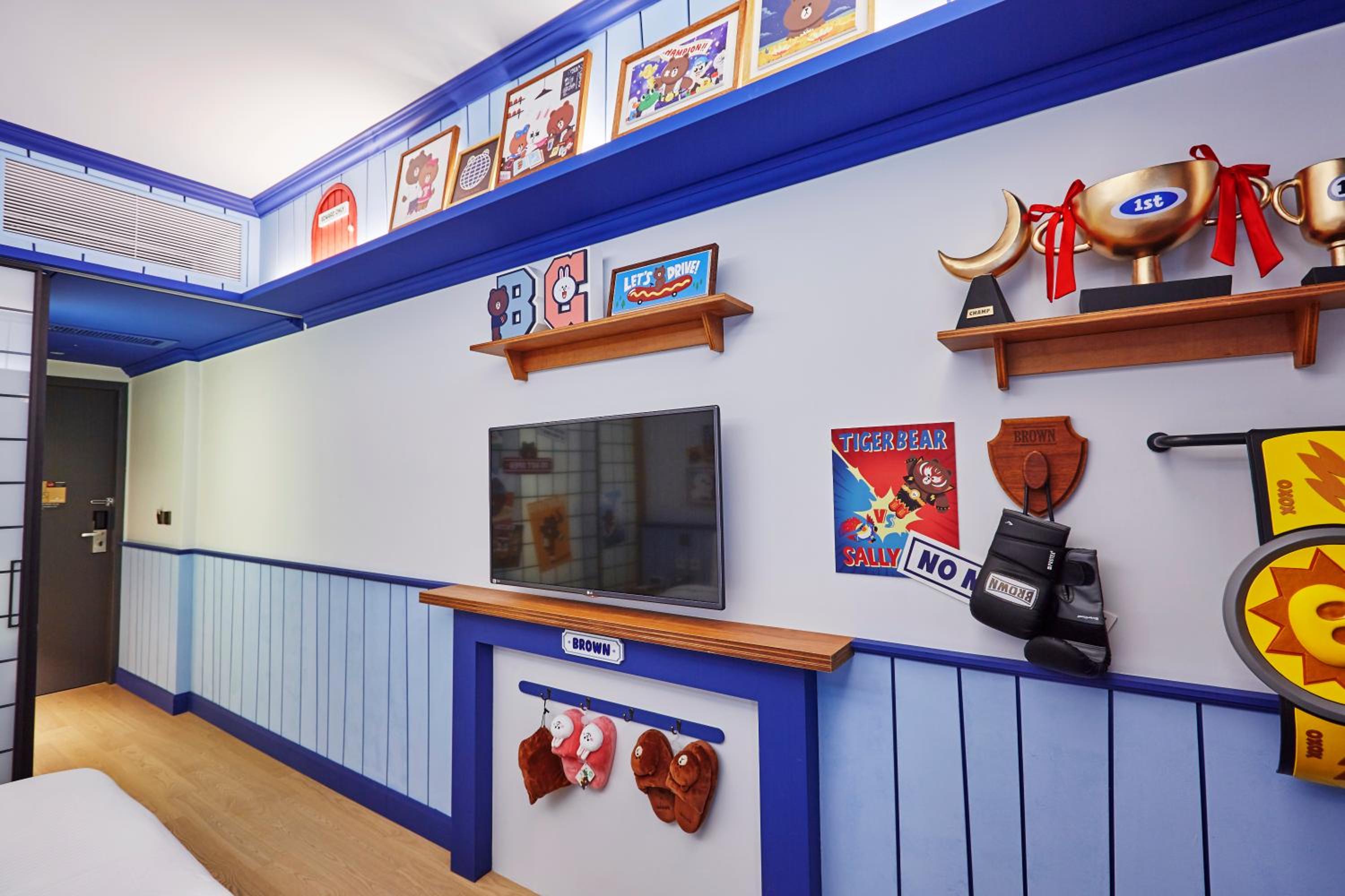 Line Friends Double Room (Brown/Cony not guaranteed)