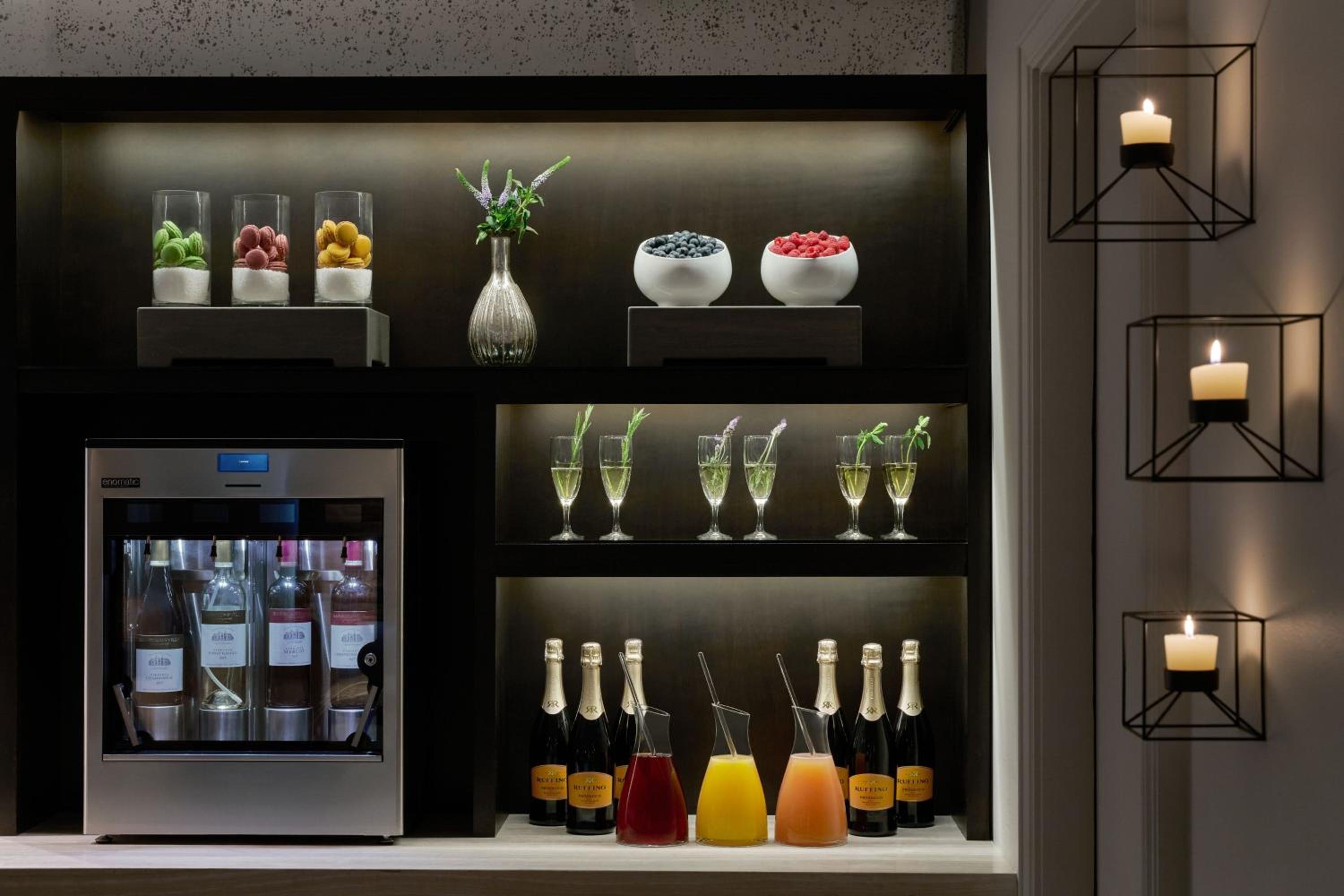 Club Level Executive One-Bedroom Suite 