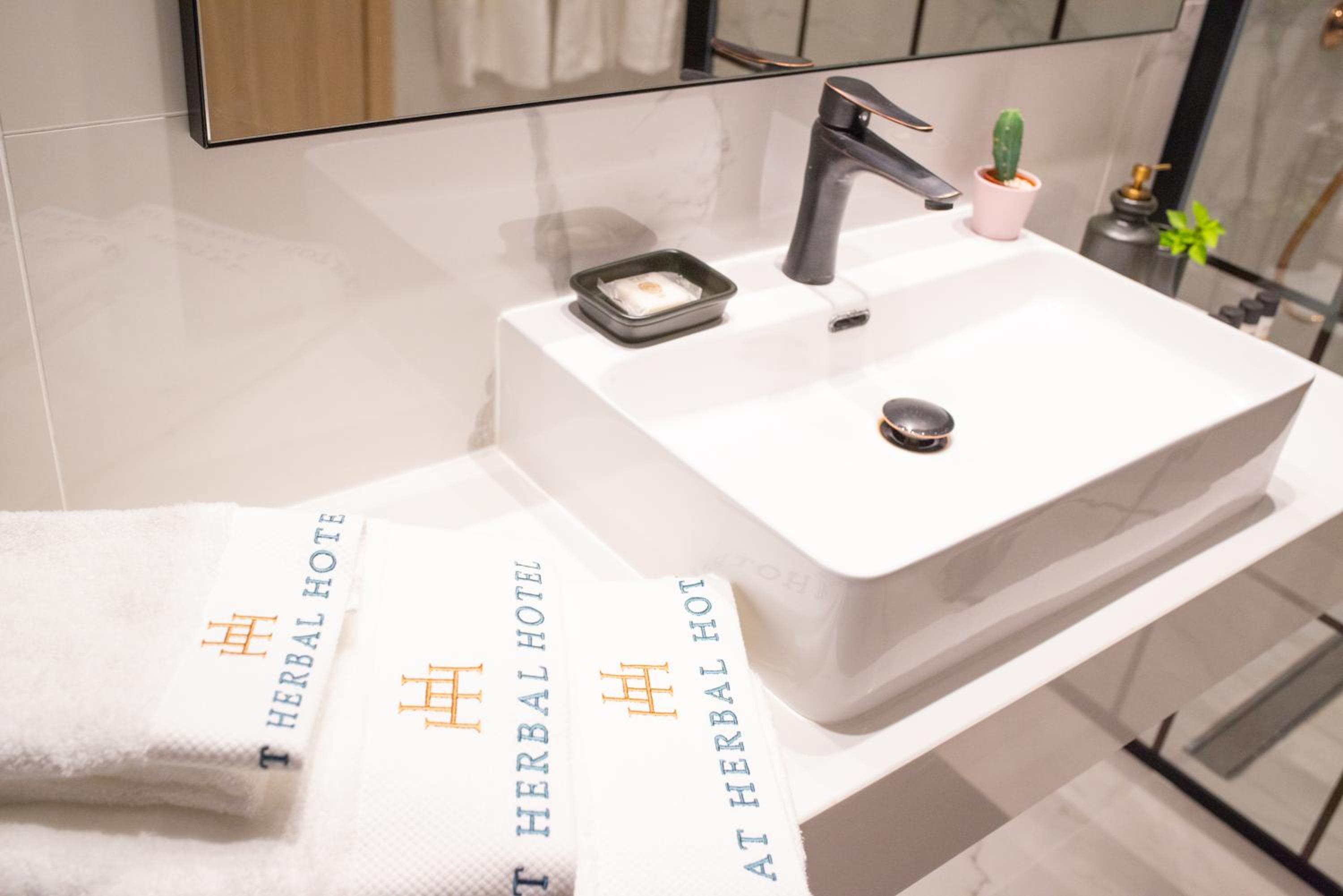 Junior Sea View Suite with Jacuzzi