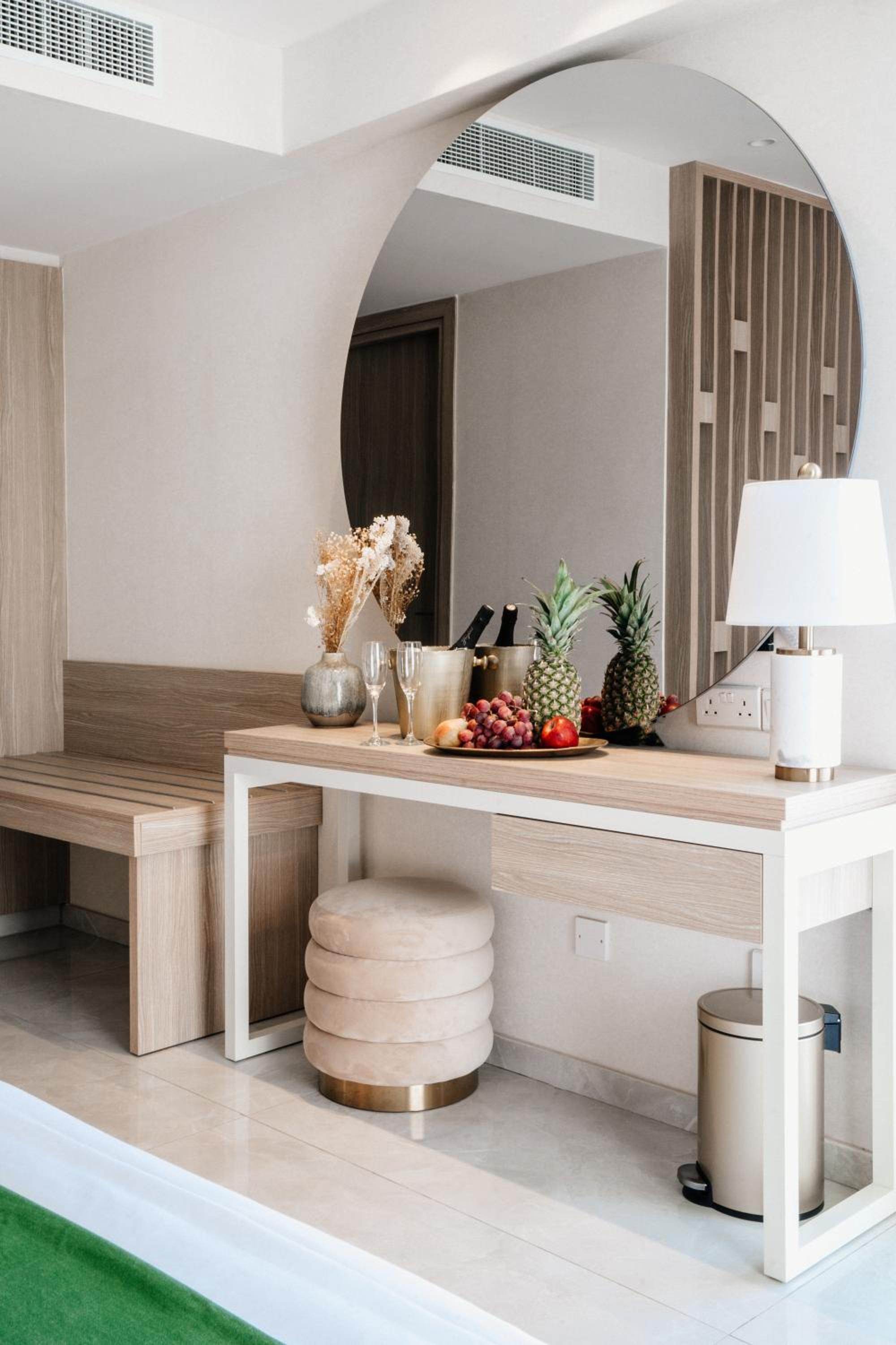 Junior Sea View Suite with Jacuzzi