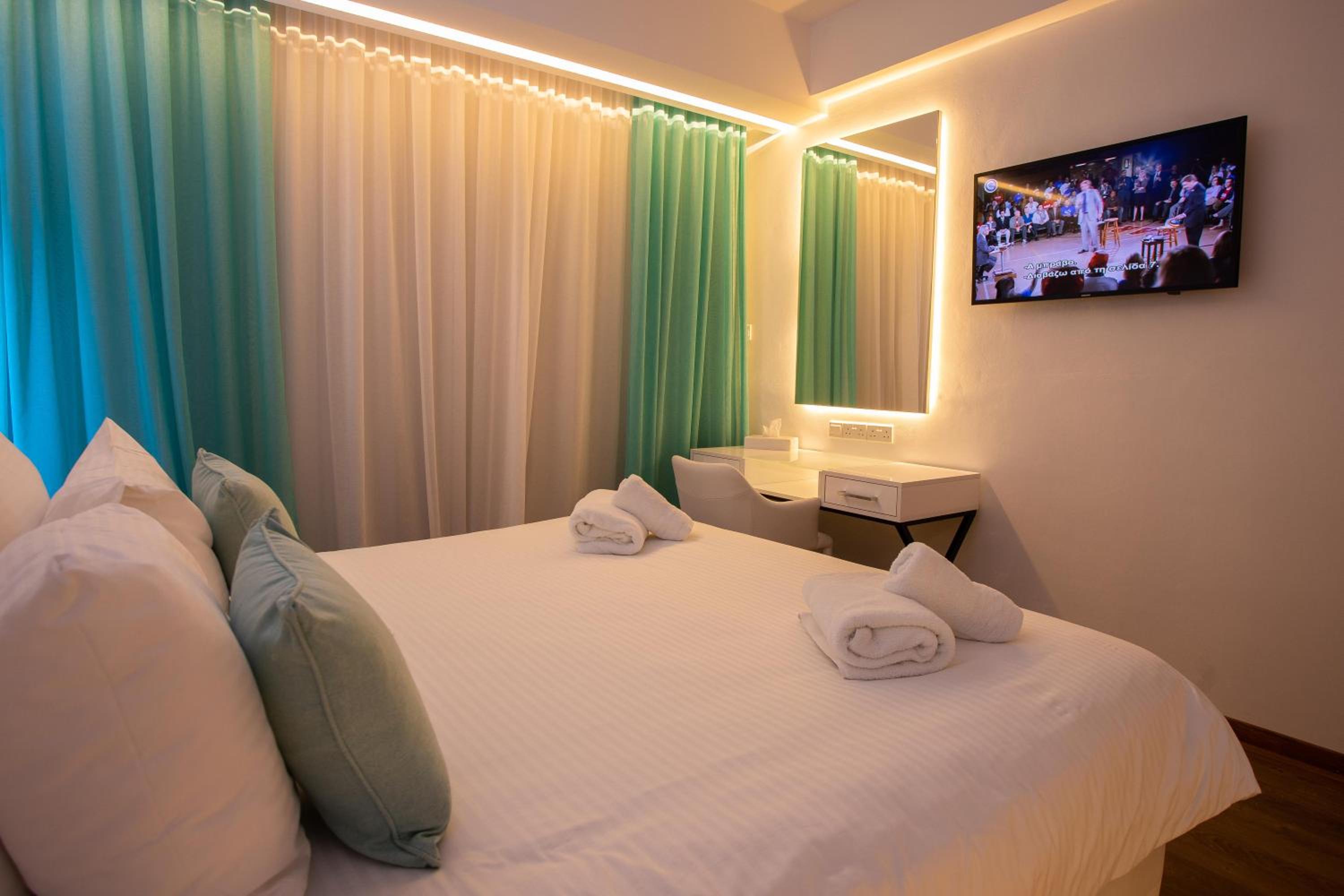 Deluxe Double Room With Balcony And Land View