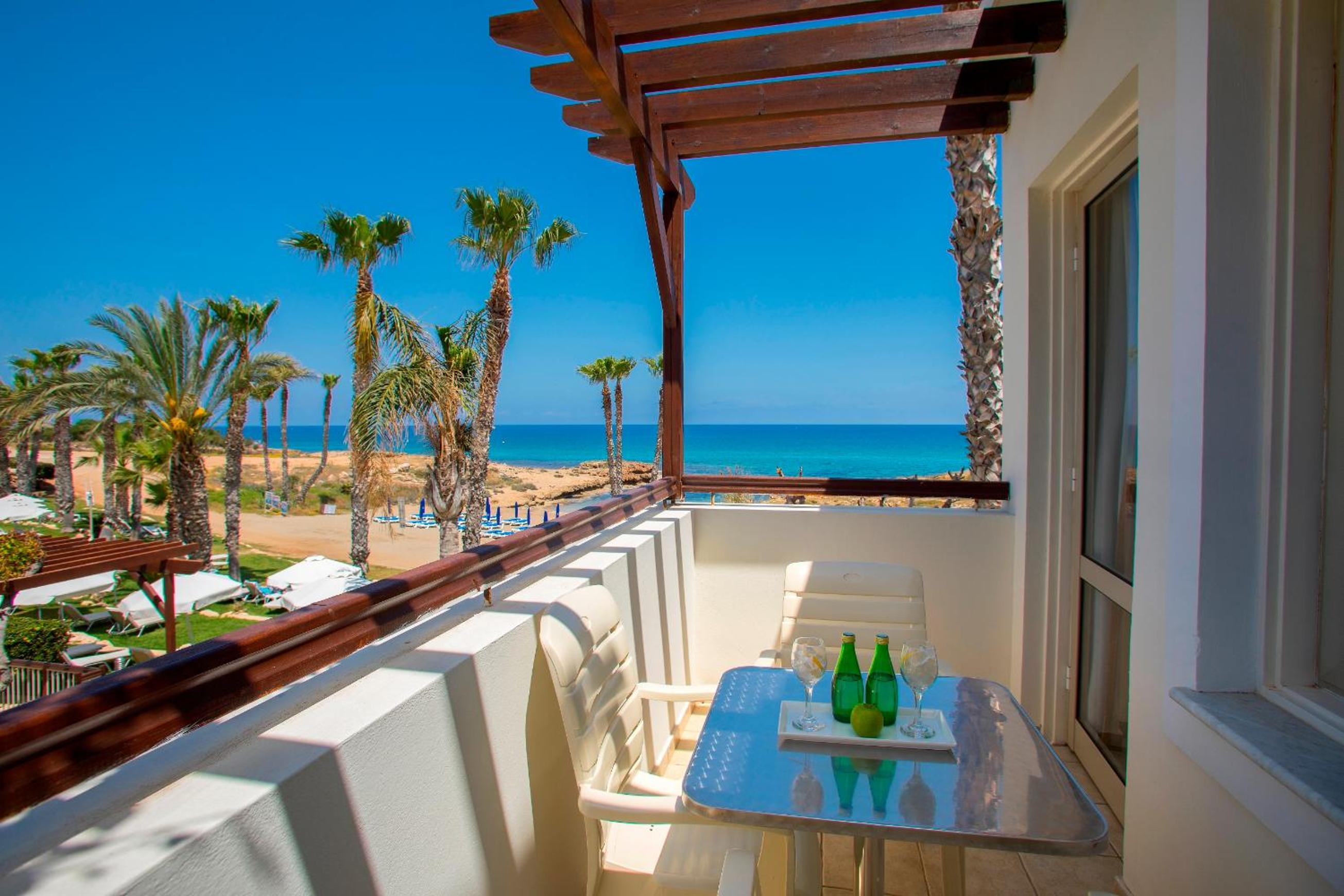 One-Bedroom Suite with Side Sea View