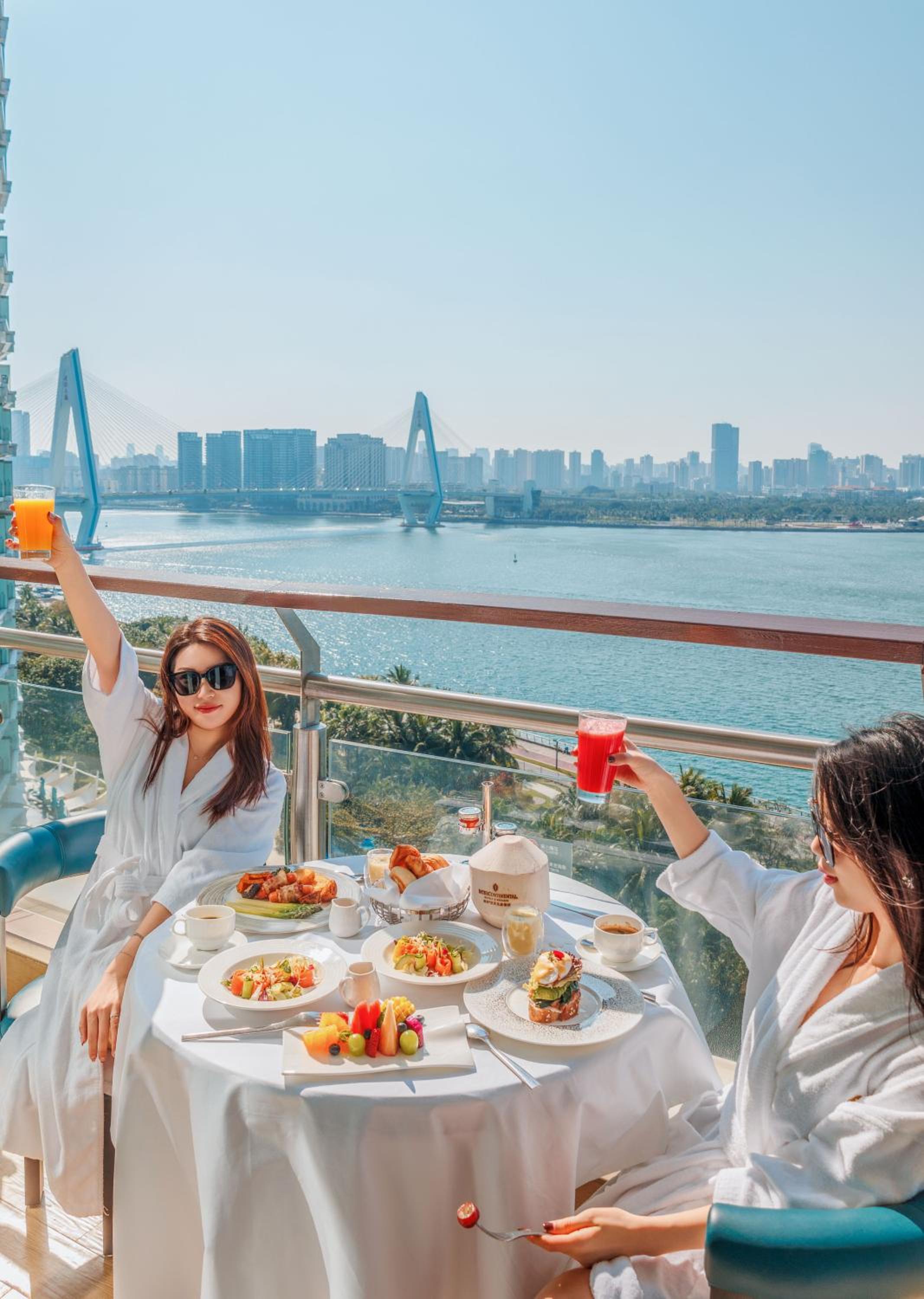 One-Bedroom Suite with Sea View