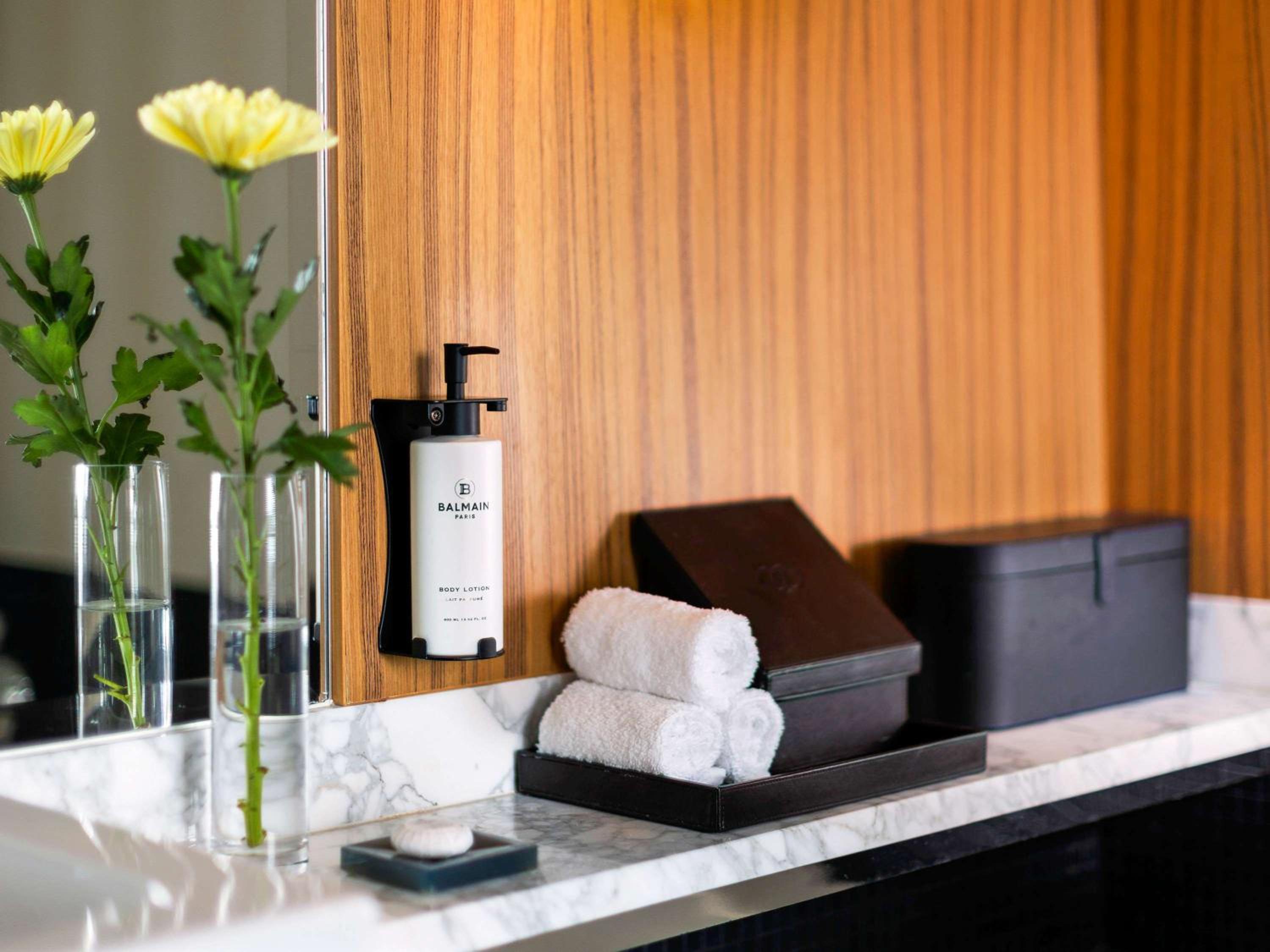 Deluxe Suite with Club Access