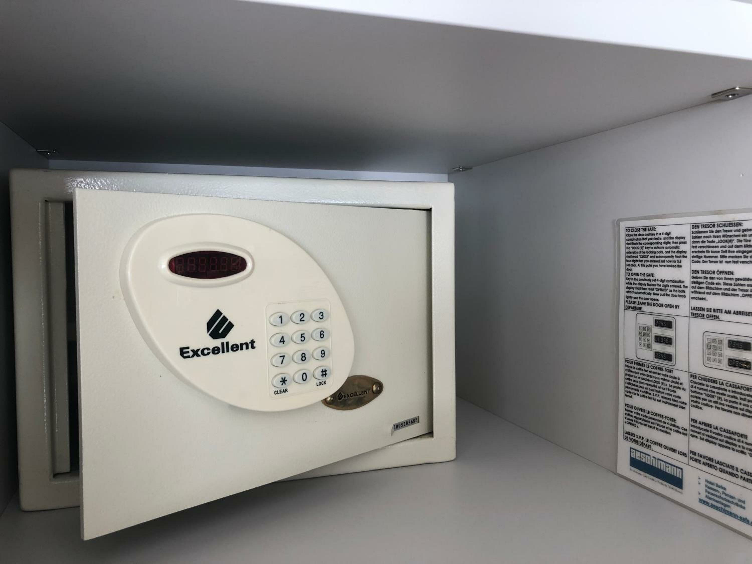 Deluxe Quadruple Room with A/C and Roof Terrace