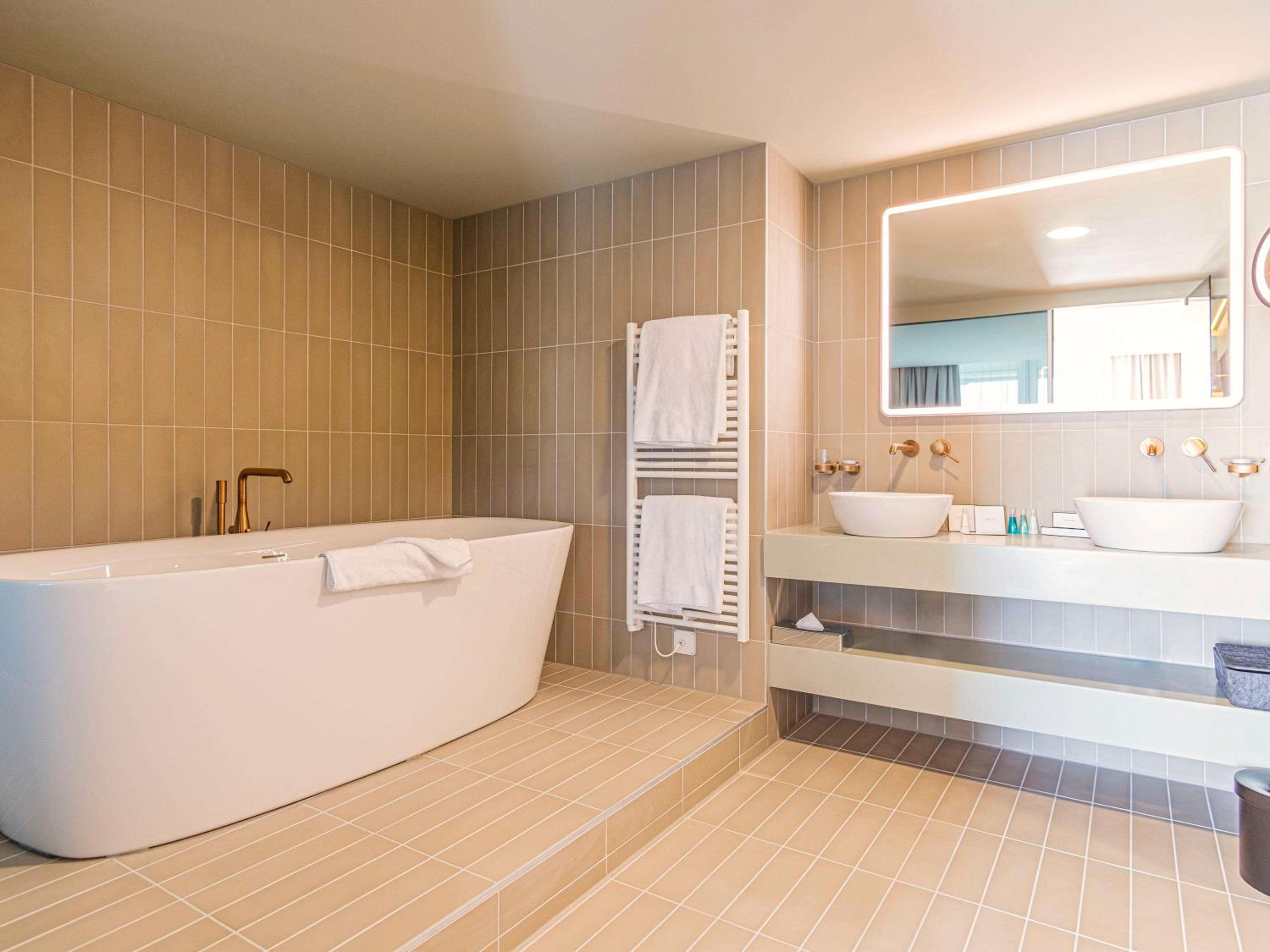 Vitality King Suite with Balcony and Panoramic View