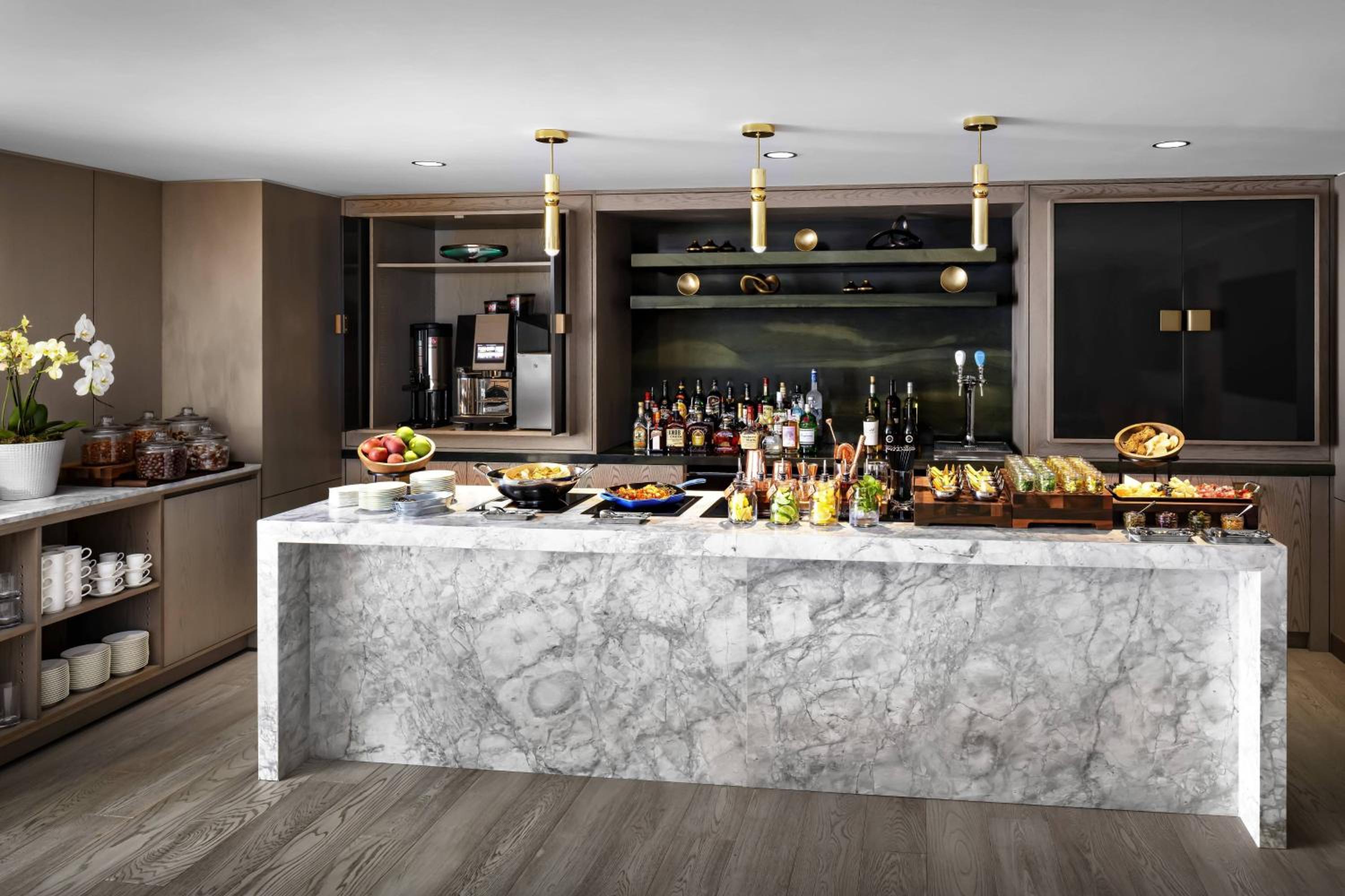 Executive level, Guest room, 1 King