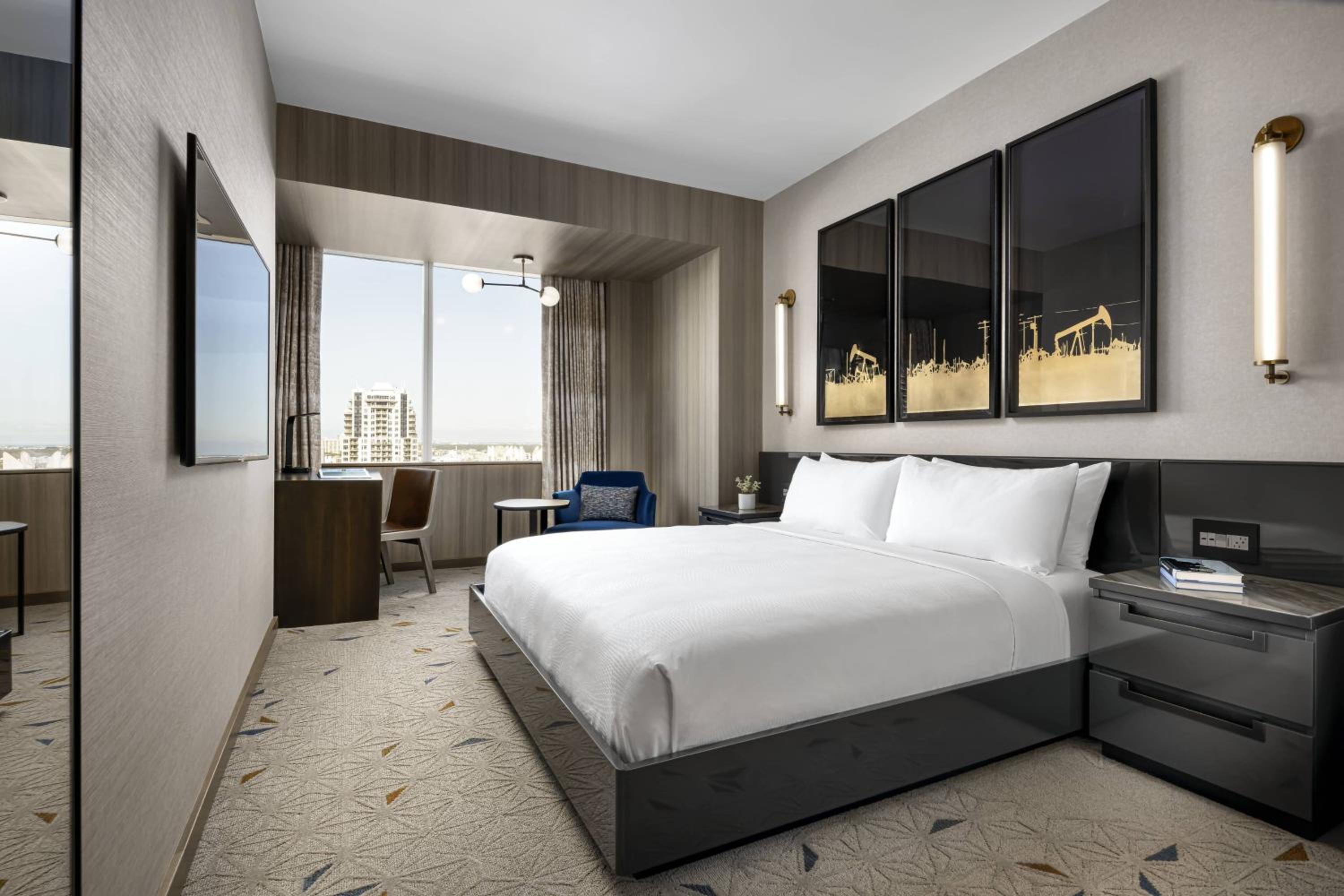 Executive level, Guest room, 1 King