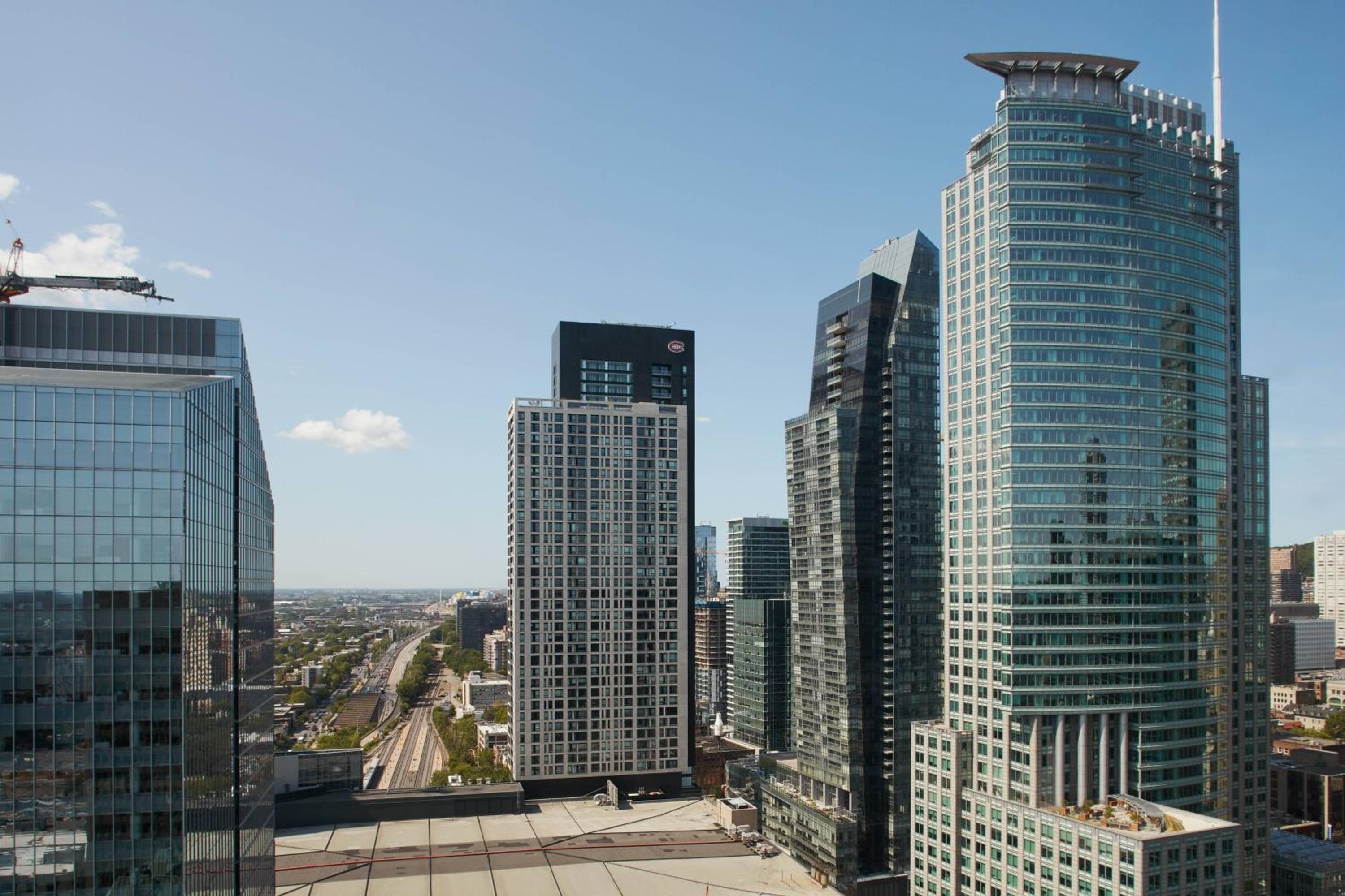 Guest Room with Two Double Beds - City View