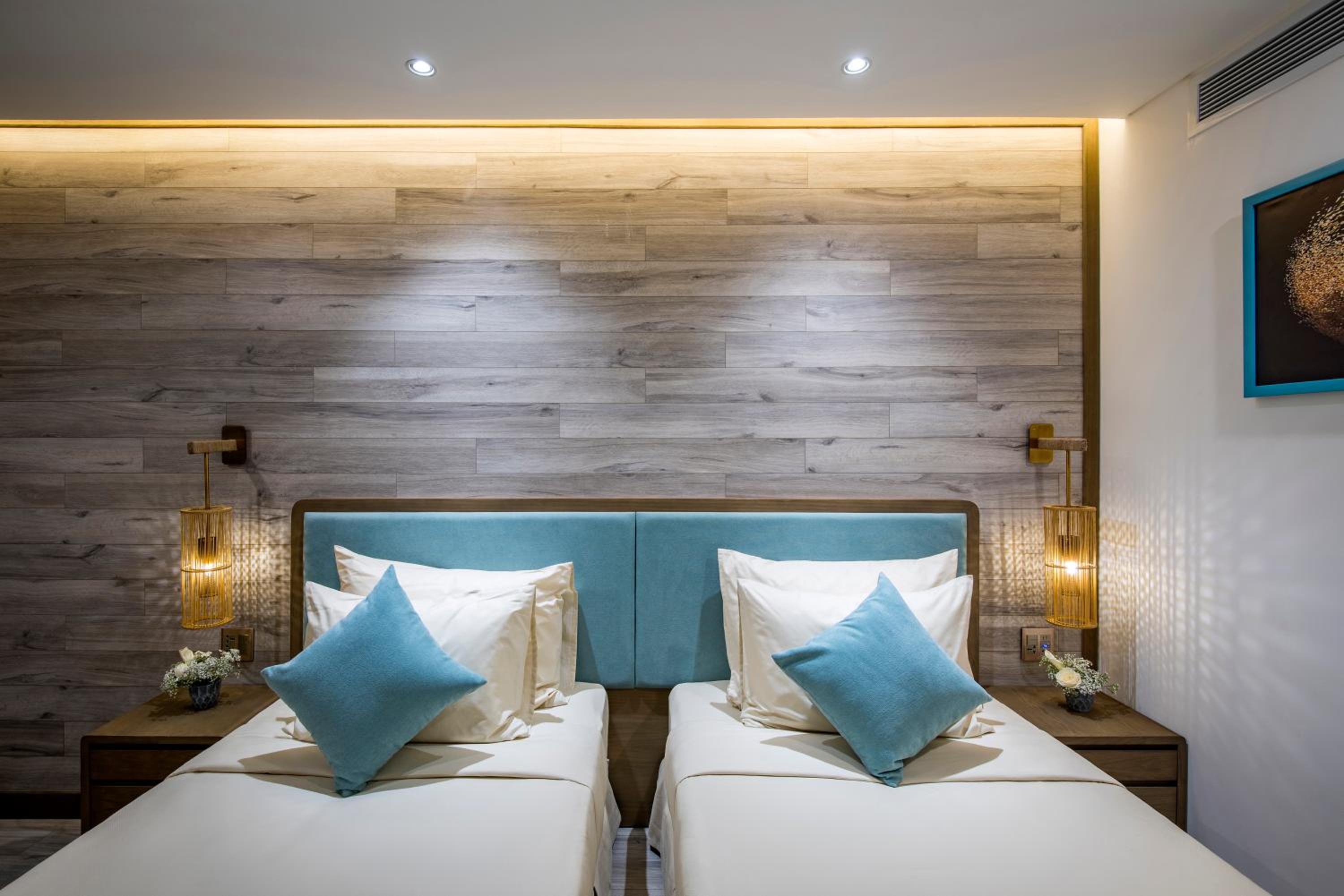 Deluxe Twin (Internal Window) + Free Afternoon Tea