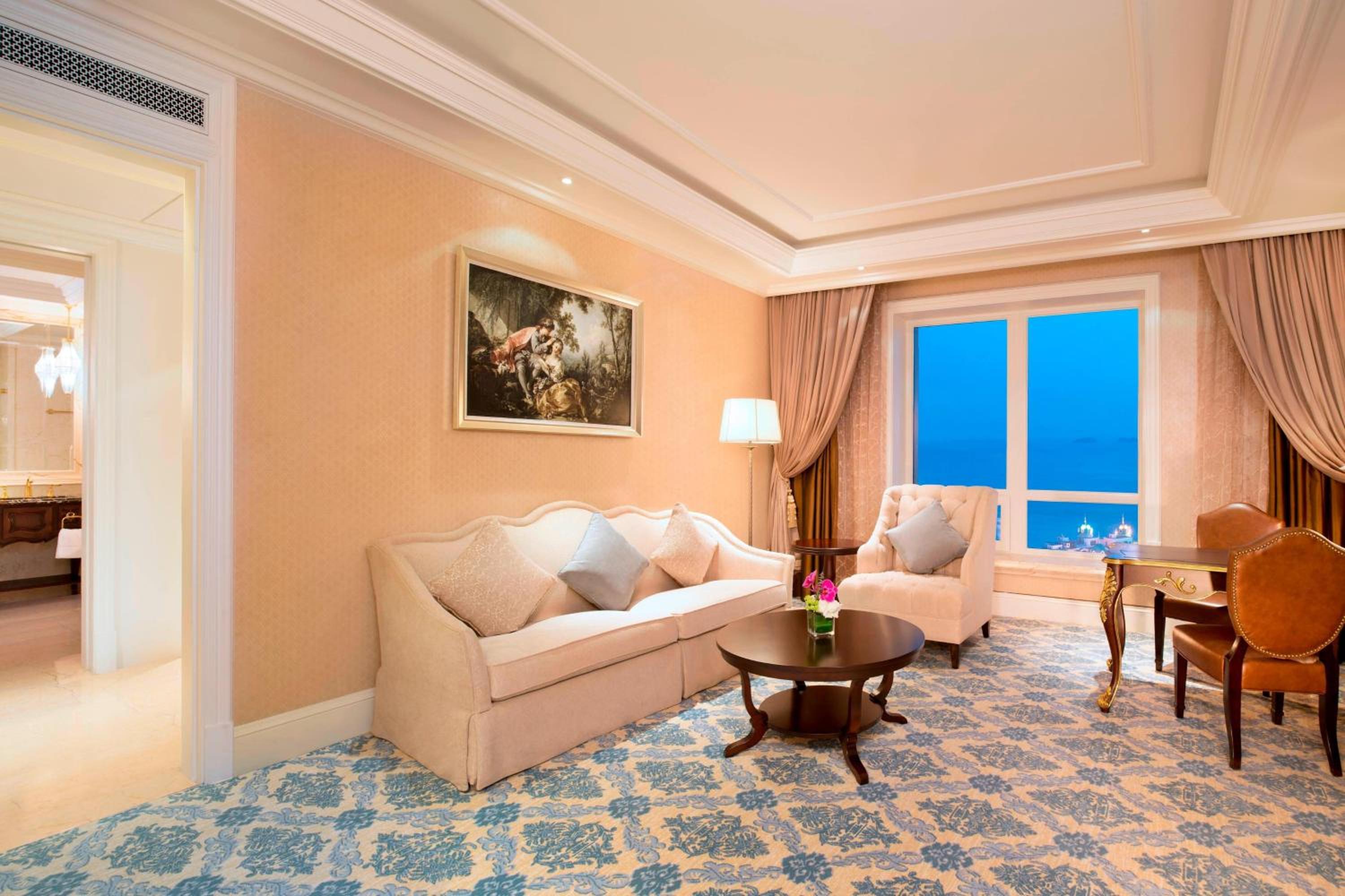 Deluxe Ocean View Suite
