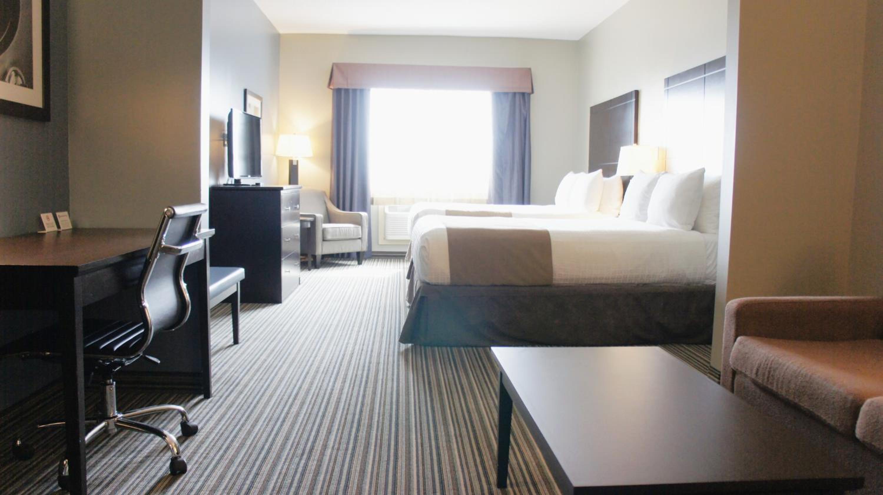 Queen Room with Two Queen Beds and Kitchenette - Non-Smoking