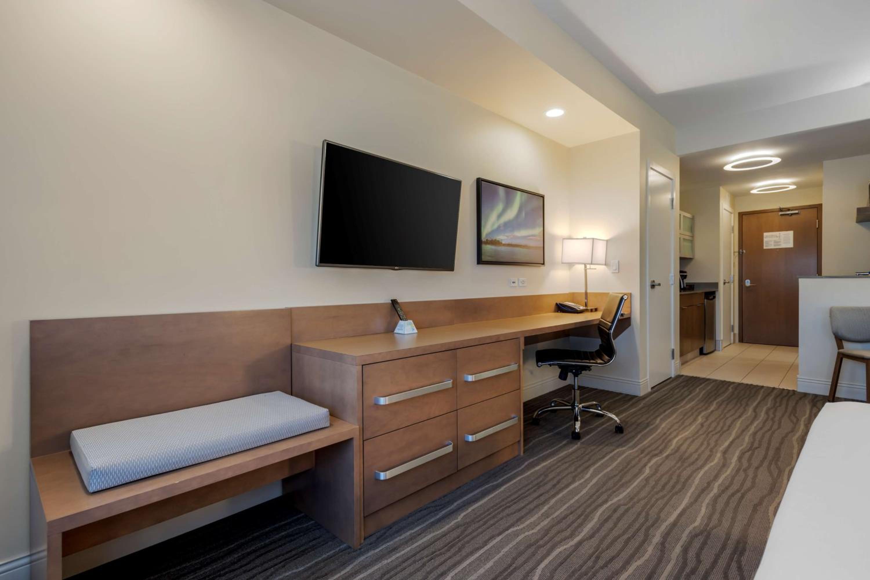 King Room with Shower and Kitchenette - Non-Smoking