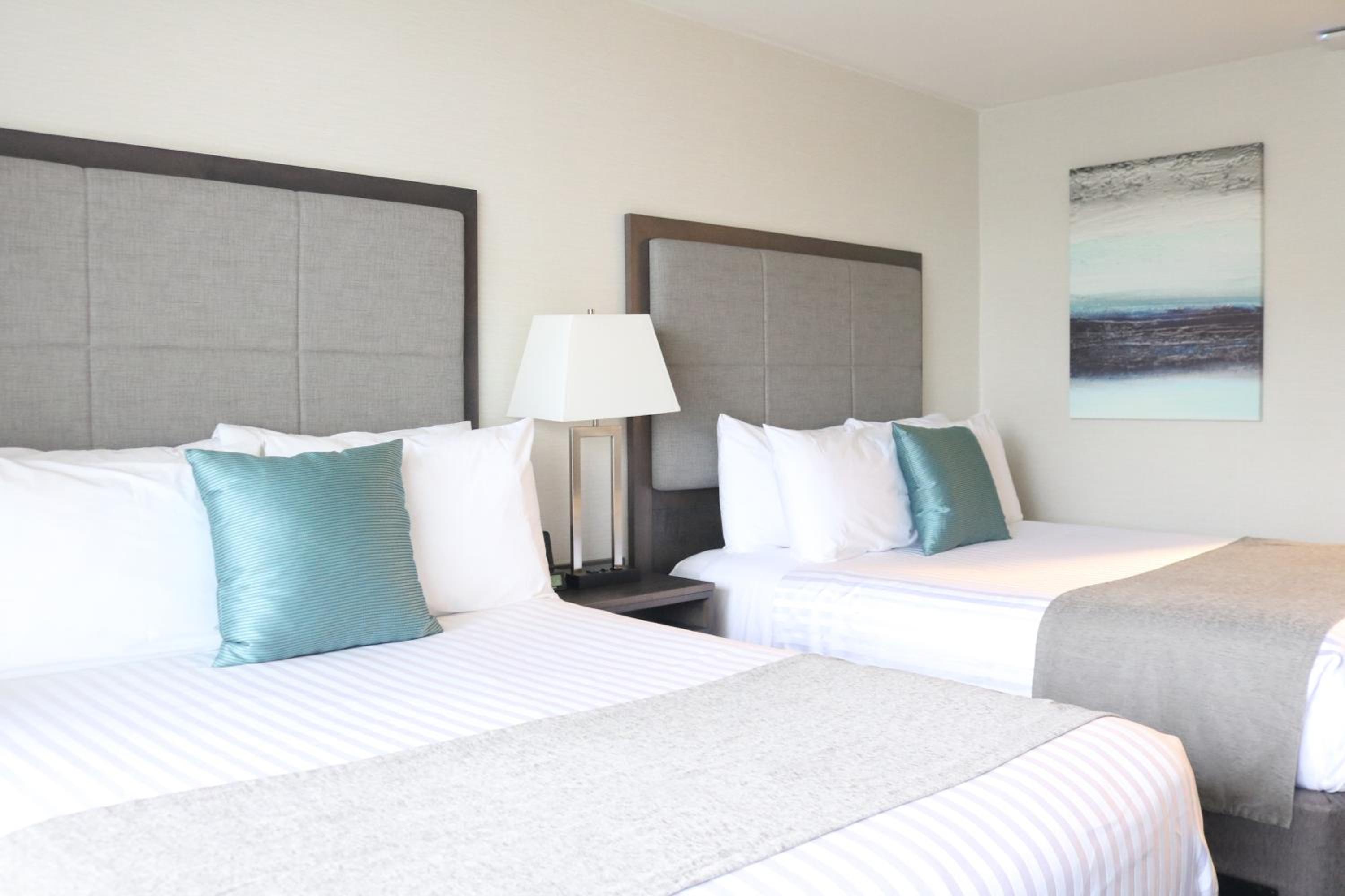 Family Suite with Kitchenette and electric fireplace  - Non-Smoking