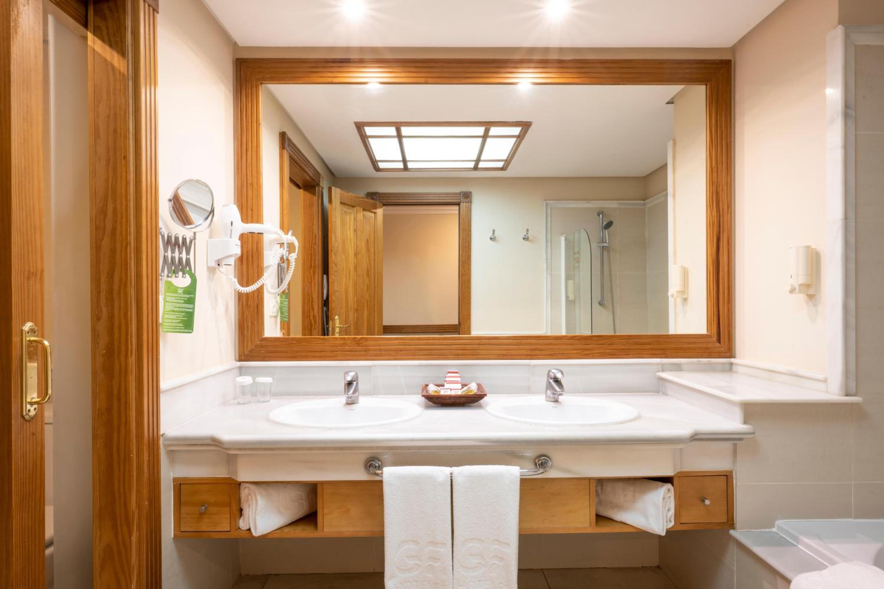 Double Room (2 Adults + 1 Child)