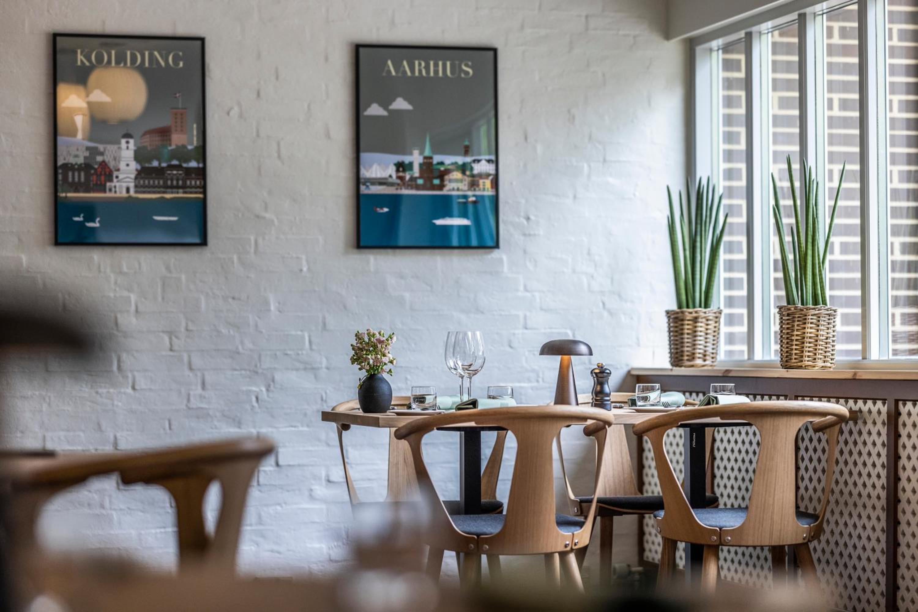 Avenue Small Top Floor