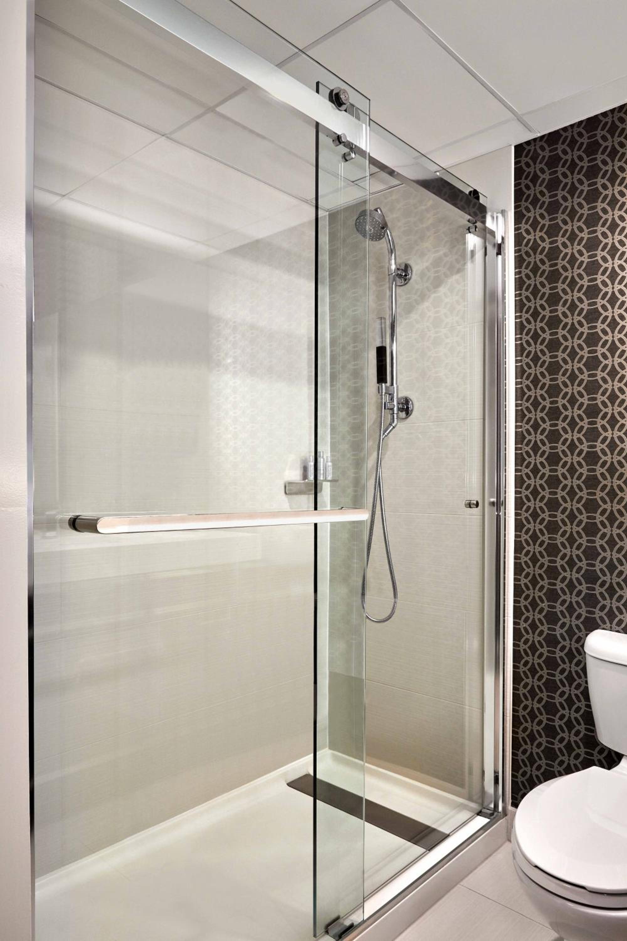 Double Room with Two Double Beds - Hearing Accessible 