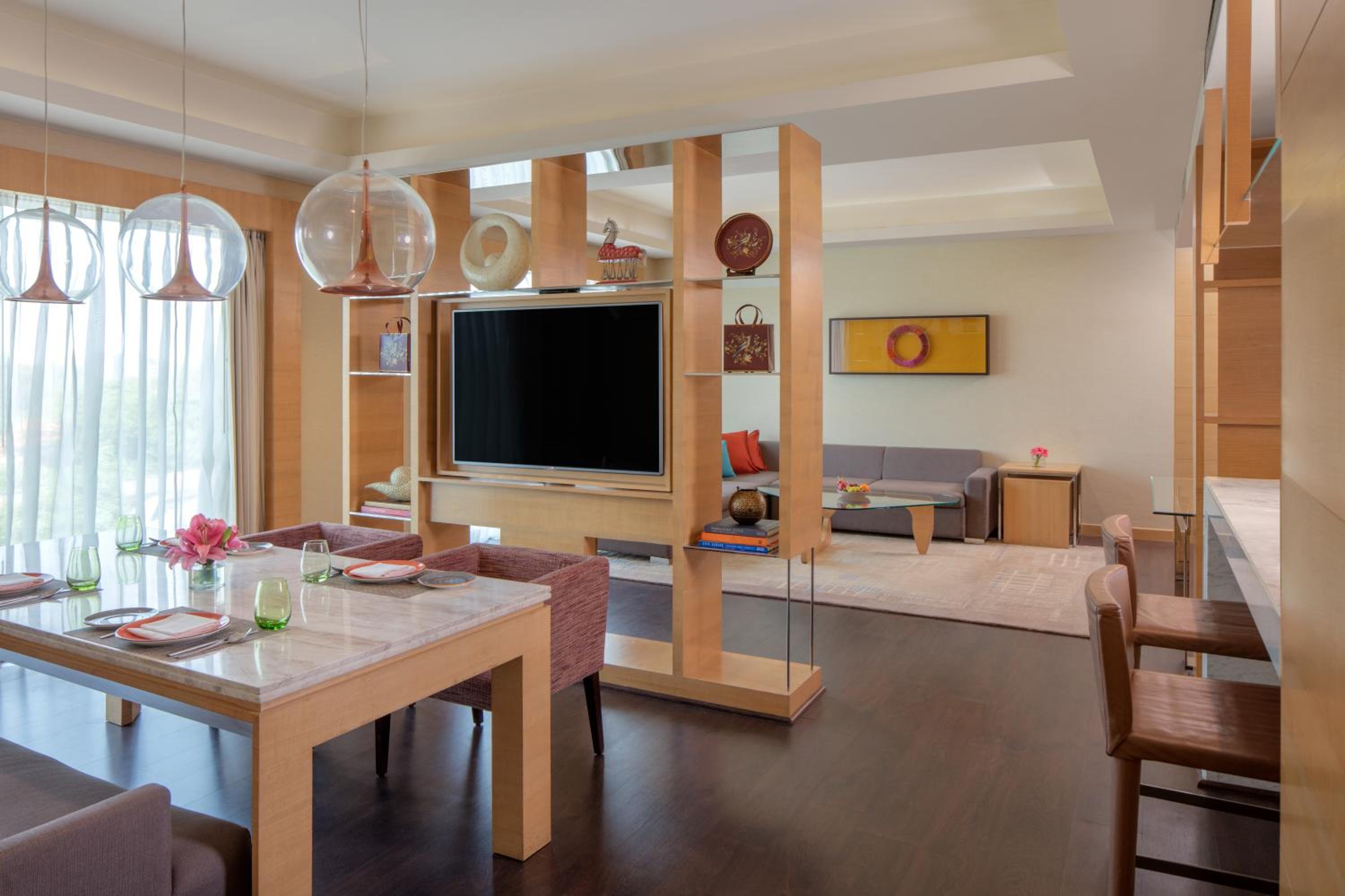 Suite (Complimentary Cocktail Hours - 6 PM to 8 PM, Acess to Club Lounge, Complimentary Buffet Breakfast & One way Airport transfers)