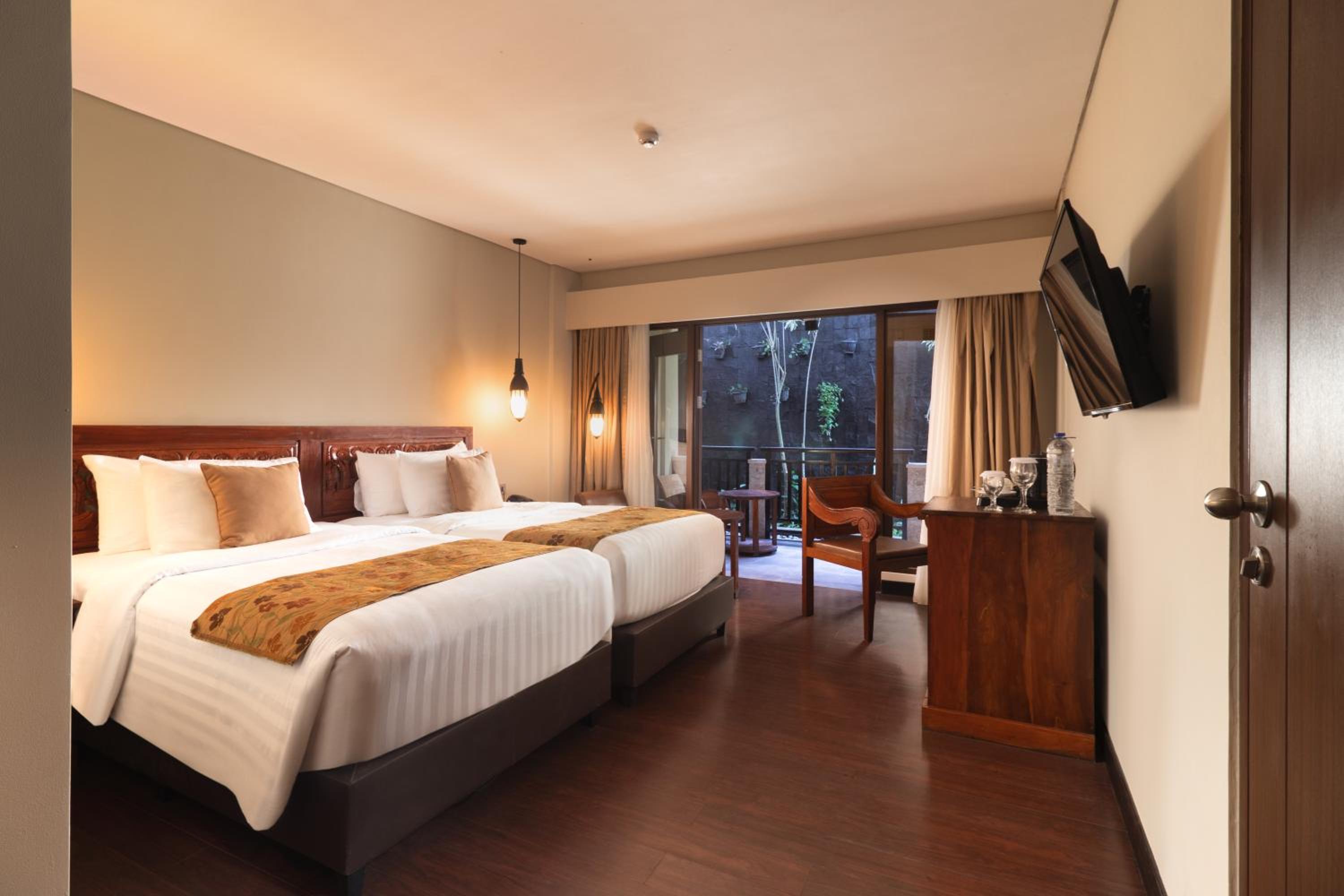 Deluxe Twin Room with Pool View - Non-Smoking