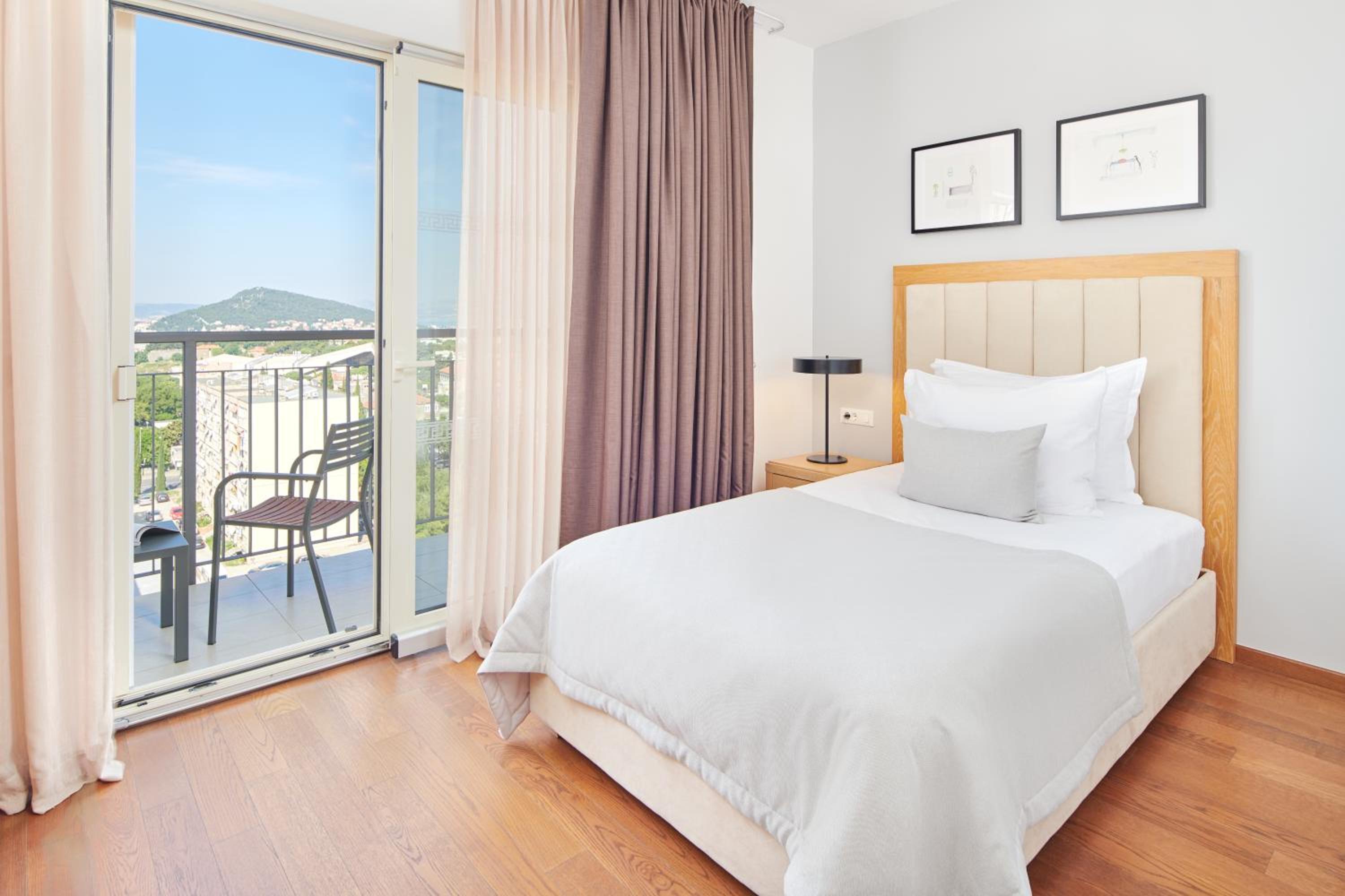 Superior Single Room with Balcony and Sea View