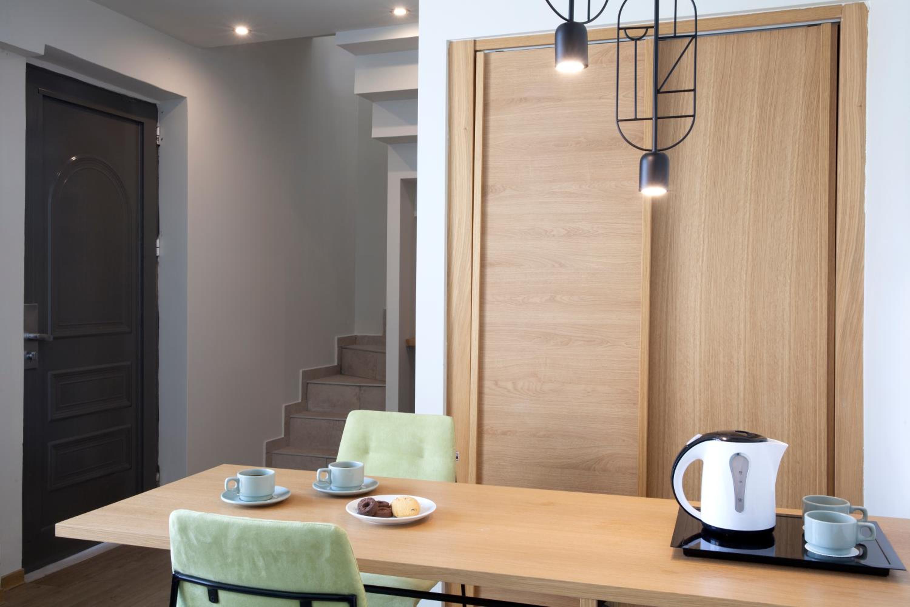 Executive Maisonette Sea View with Hot Tub