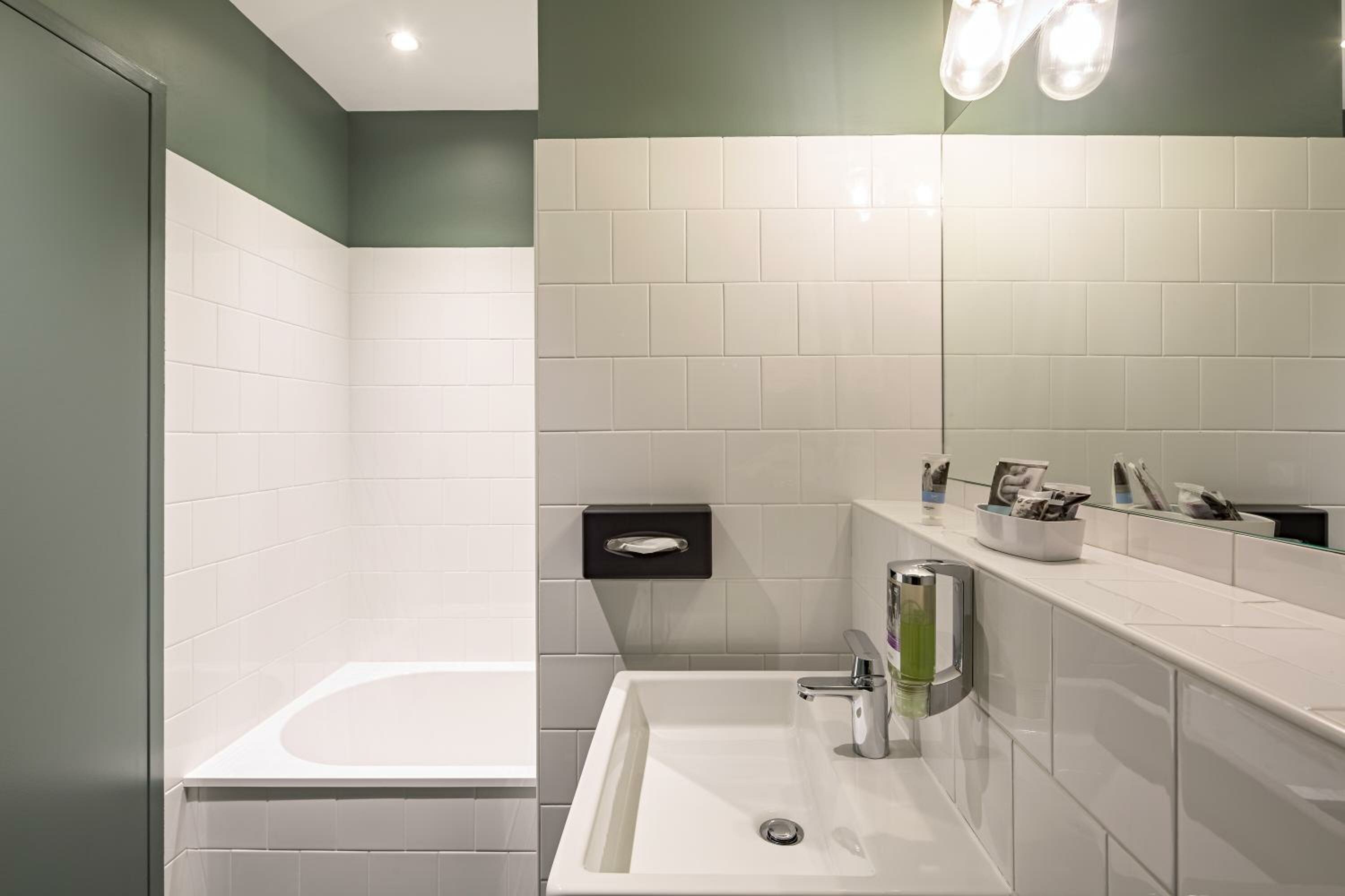 Superior Room with One Double Bed and Sofa Bed