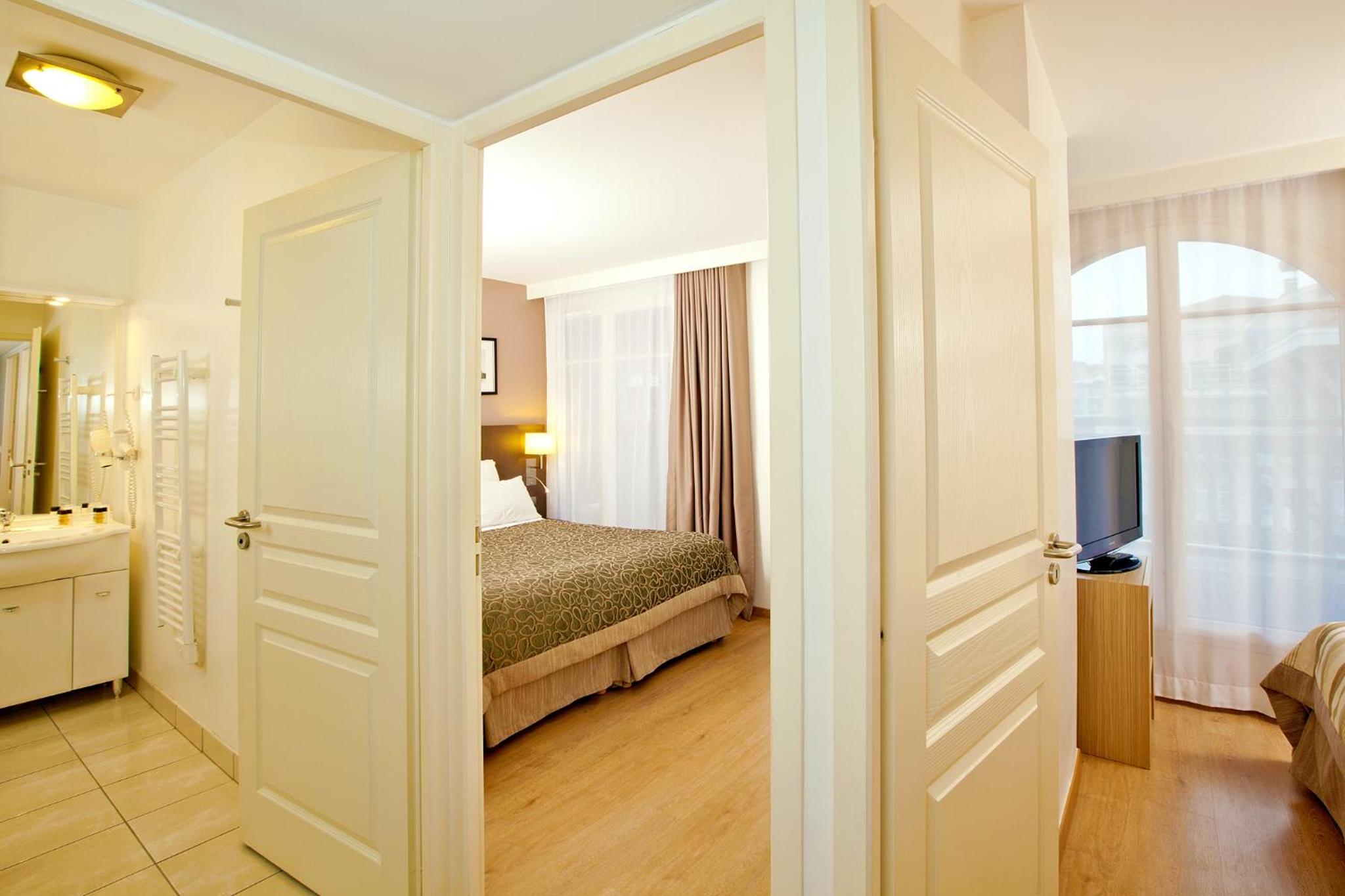 Two-Bedroom Suite (6 people)