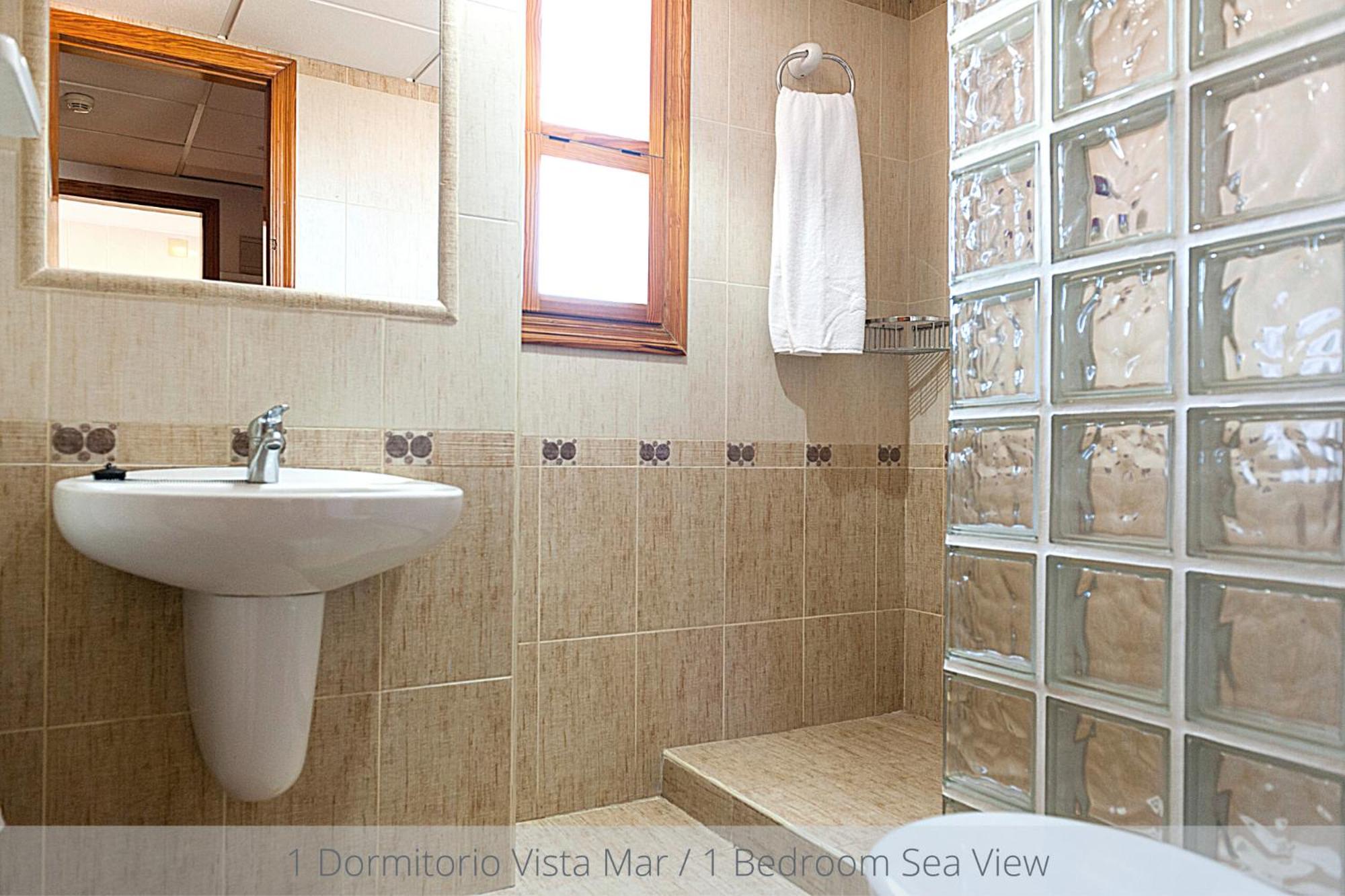 Apartment with Pool View 