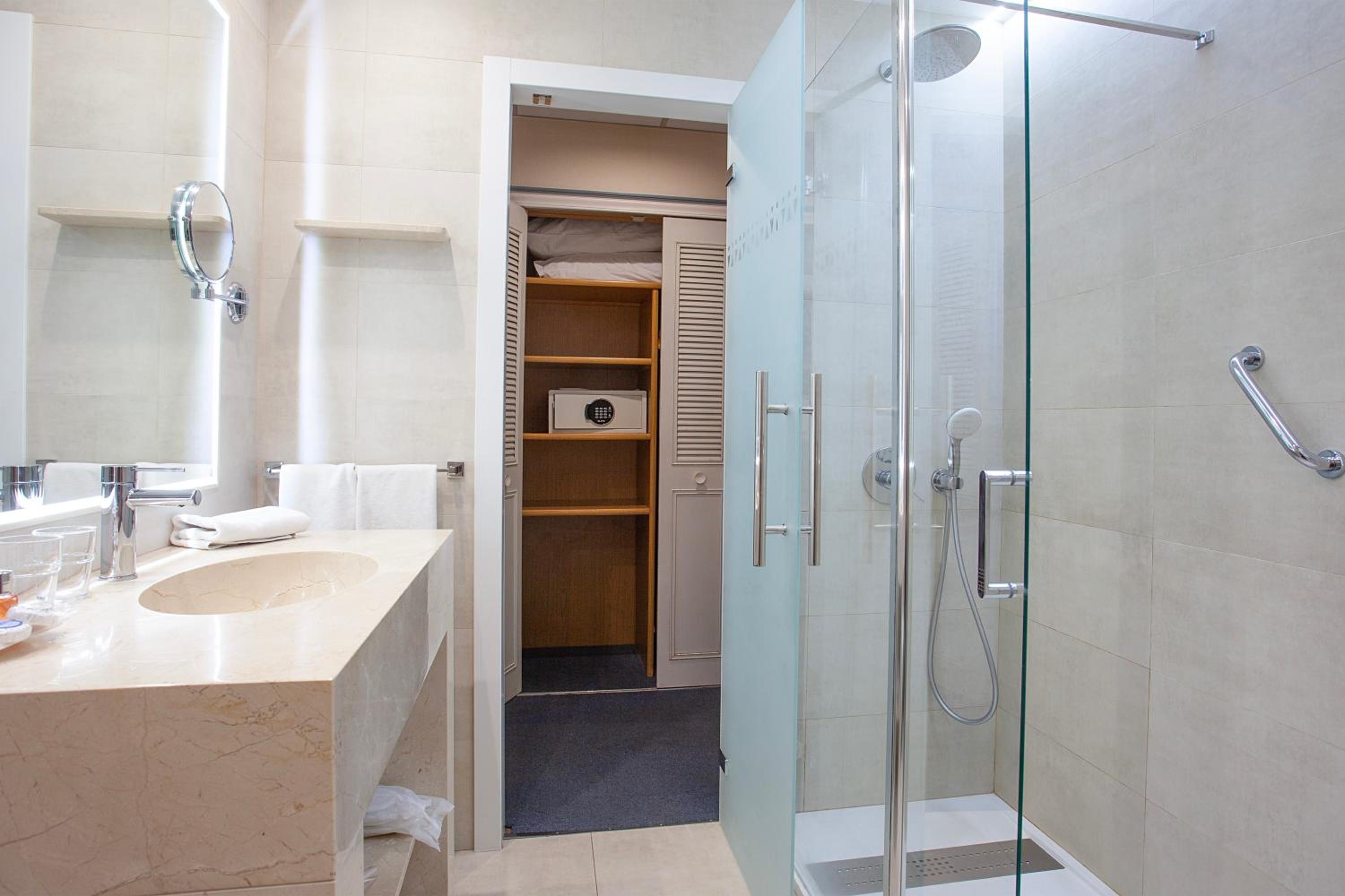Studio (2 Adults)
