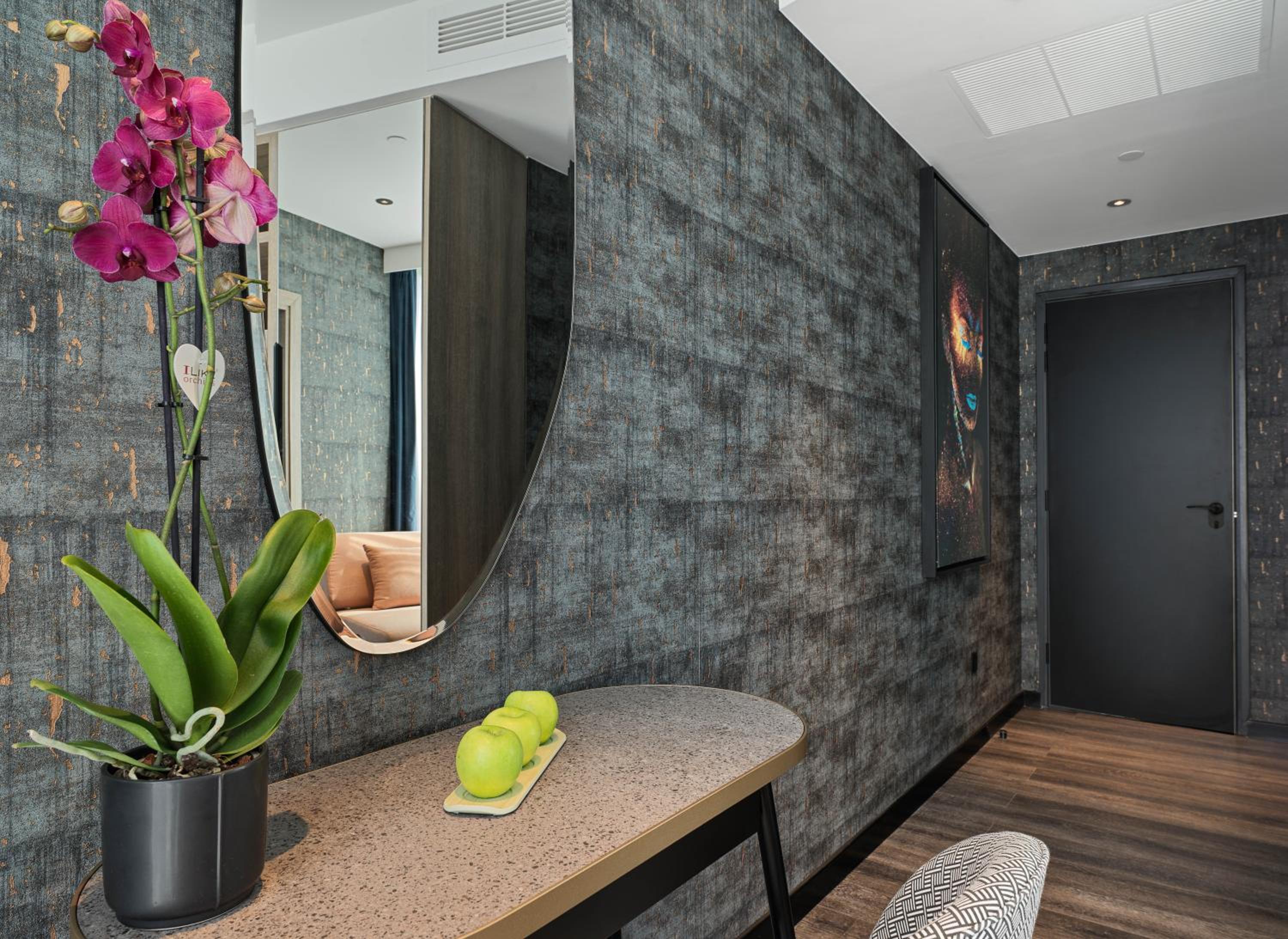 NYX Executive Suite with Business Lounge Access