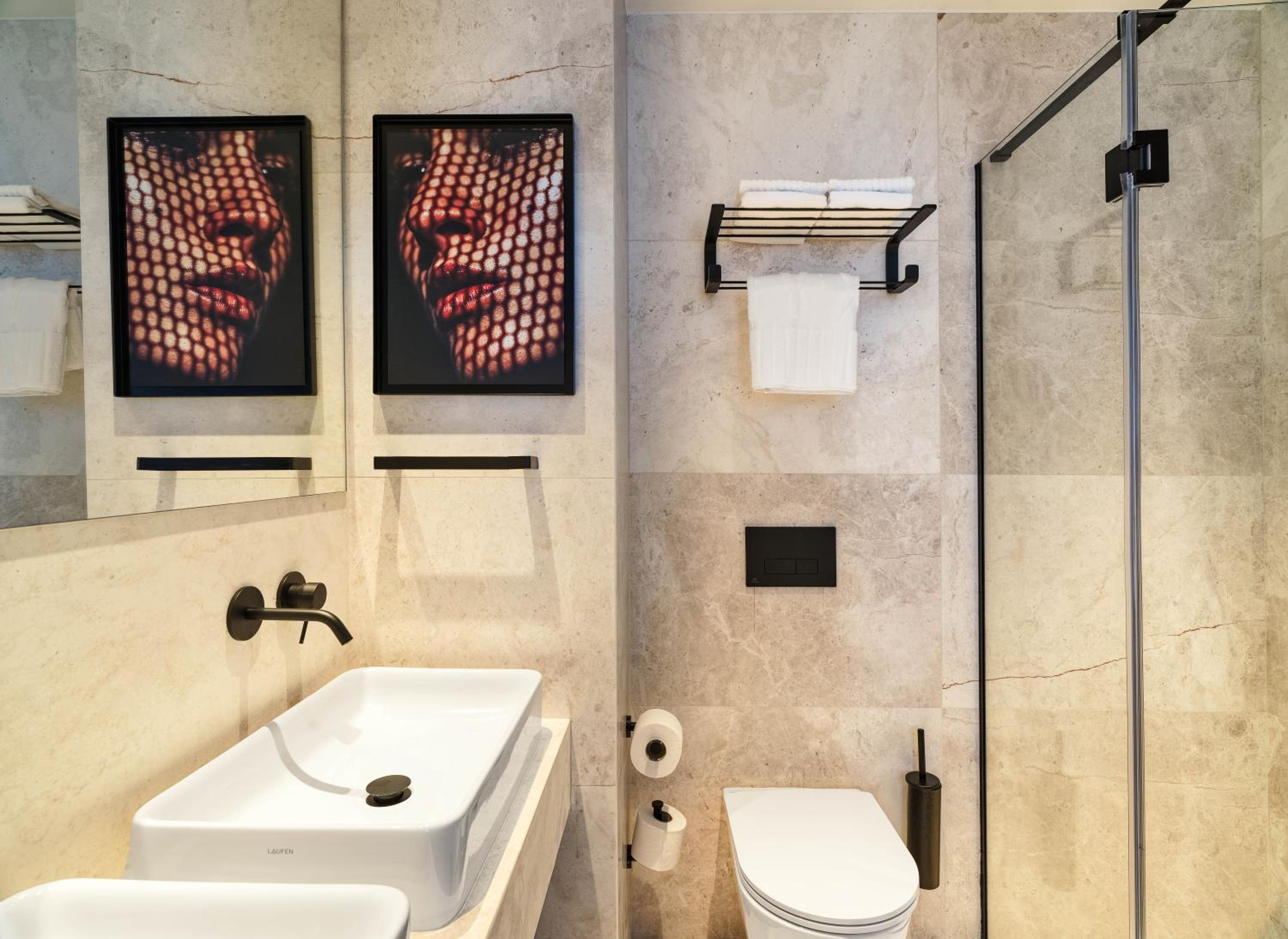 NYX Executive Suite with Business Lounge Access