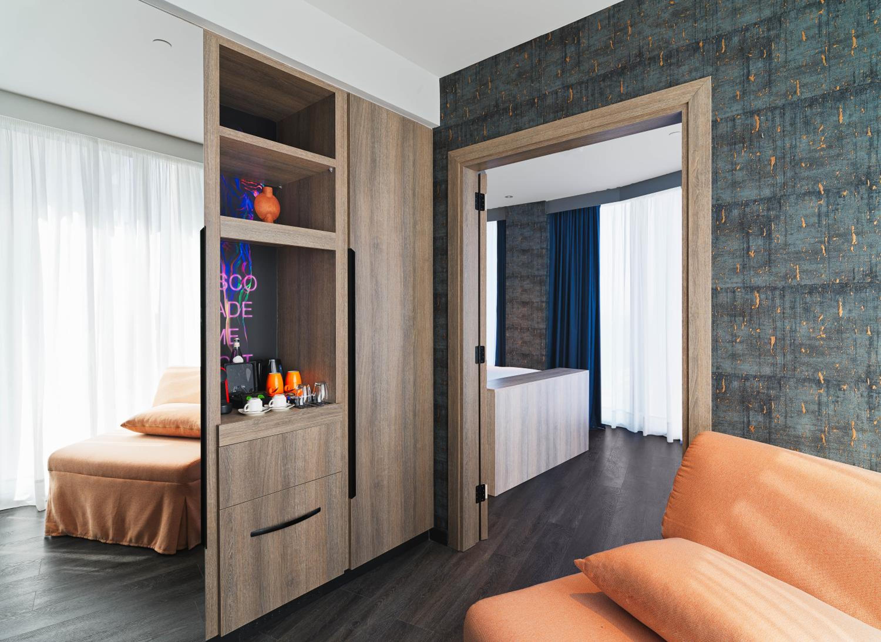 NYX Executive Suite with Business Lounge Access