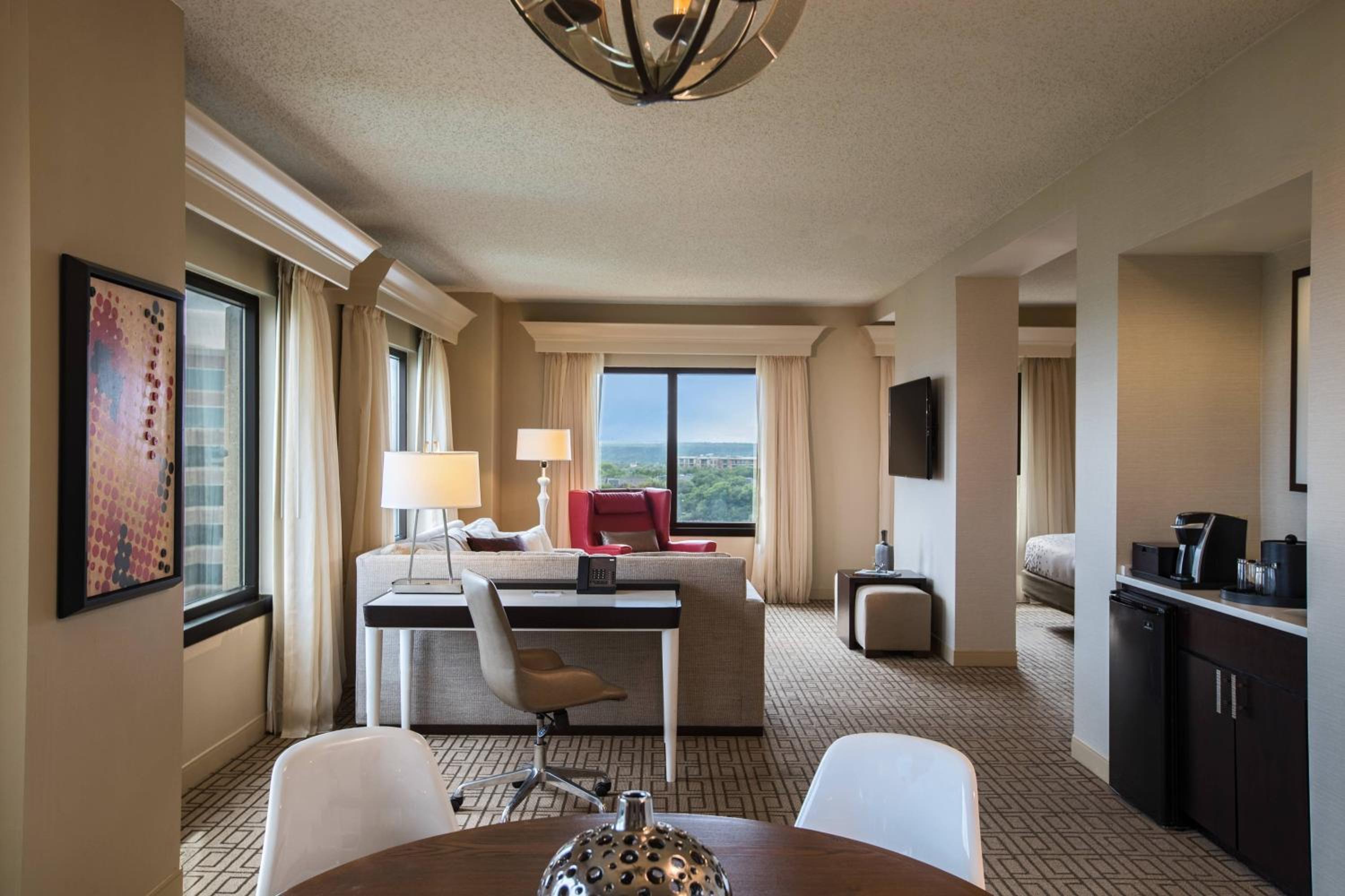 Junior King Suite