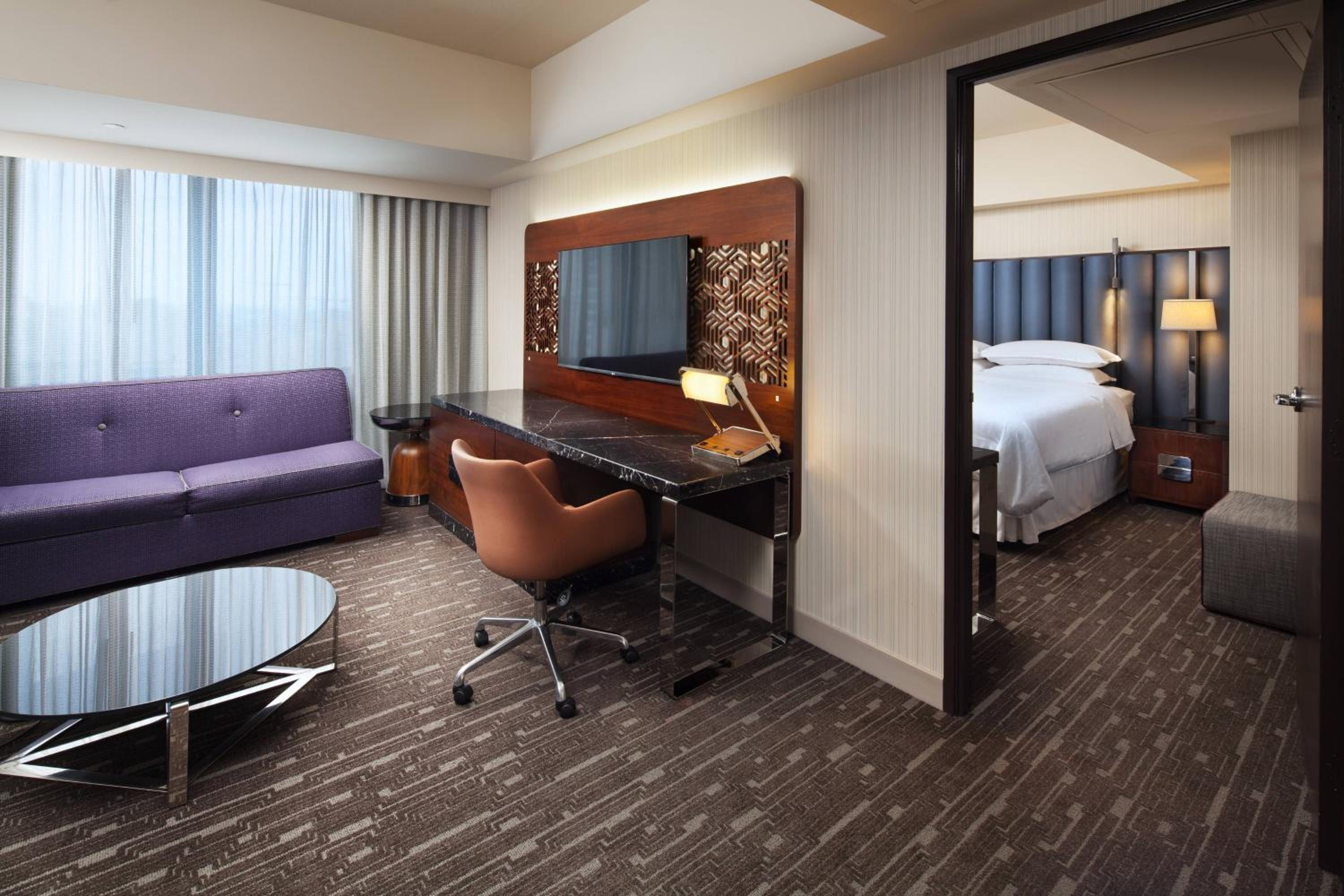 One Bedroom Suite, Suite, 1 King, Alternate bed: sofa bed