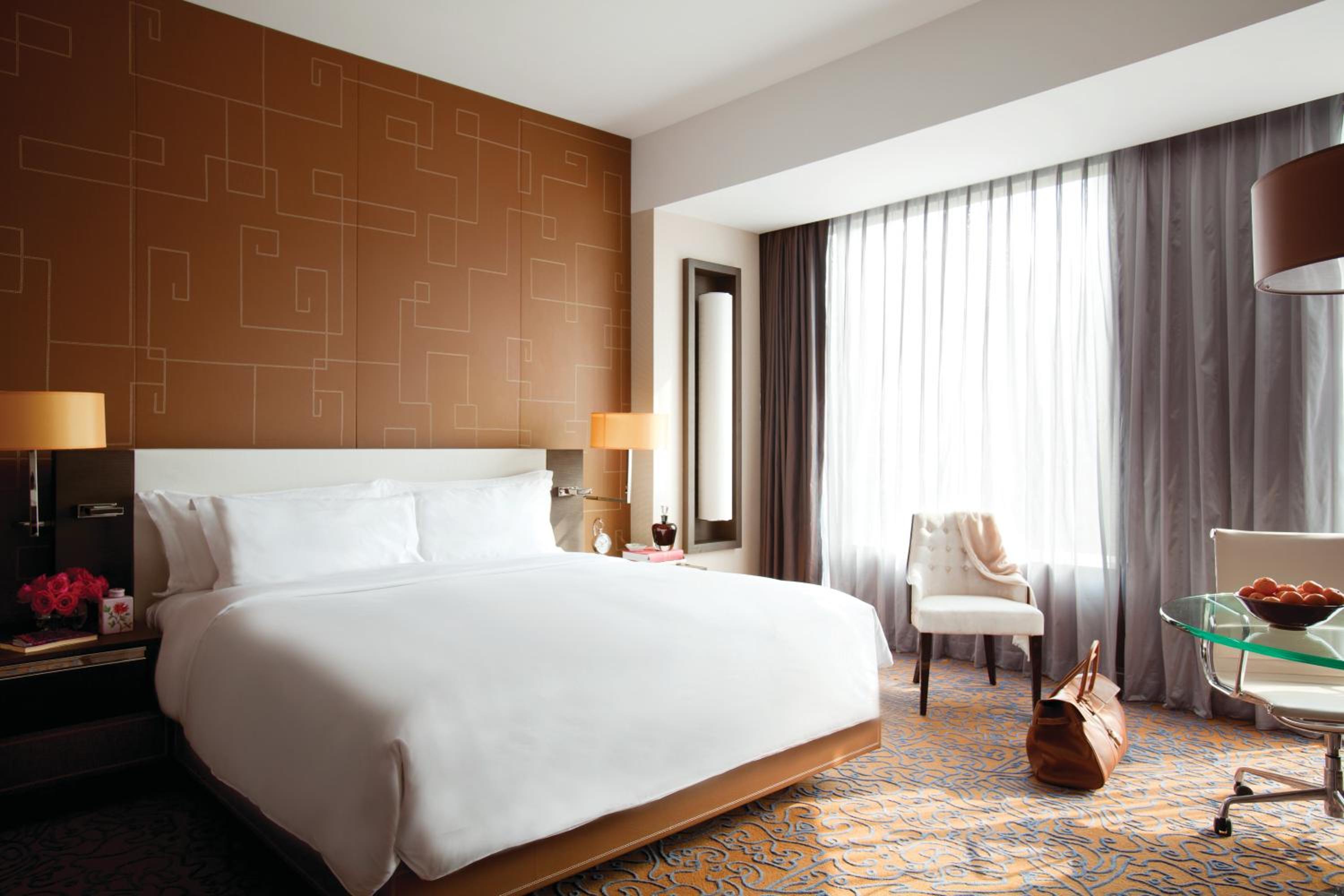 Club Executive Studio