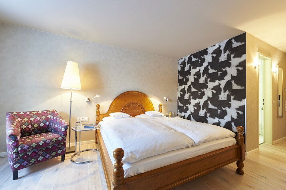 Double Room (Large)