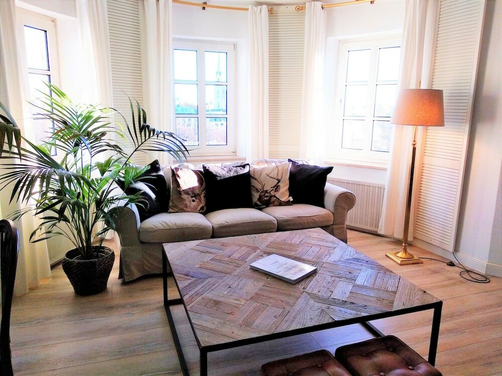 Deluxe Double Room (Showroom)