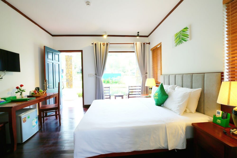 Deluxe Double Room, Pool View