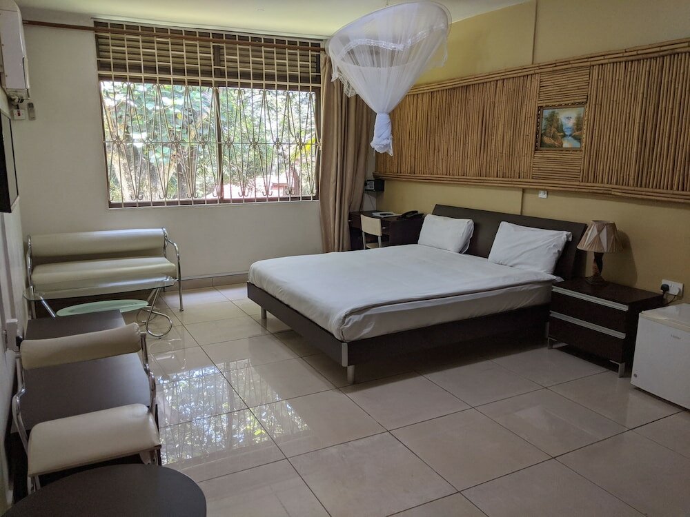 Executive Room, 1 King Bed, Refrigerator, Garden View