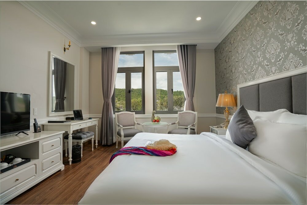 Deluxe Room, City View