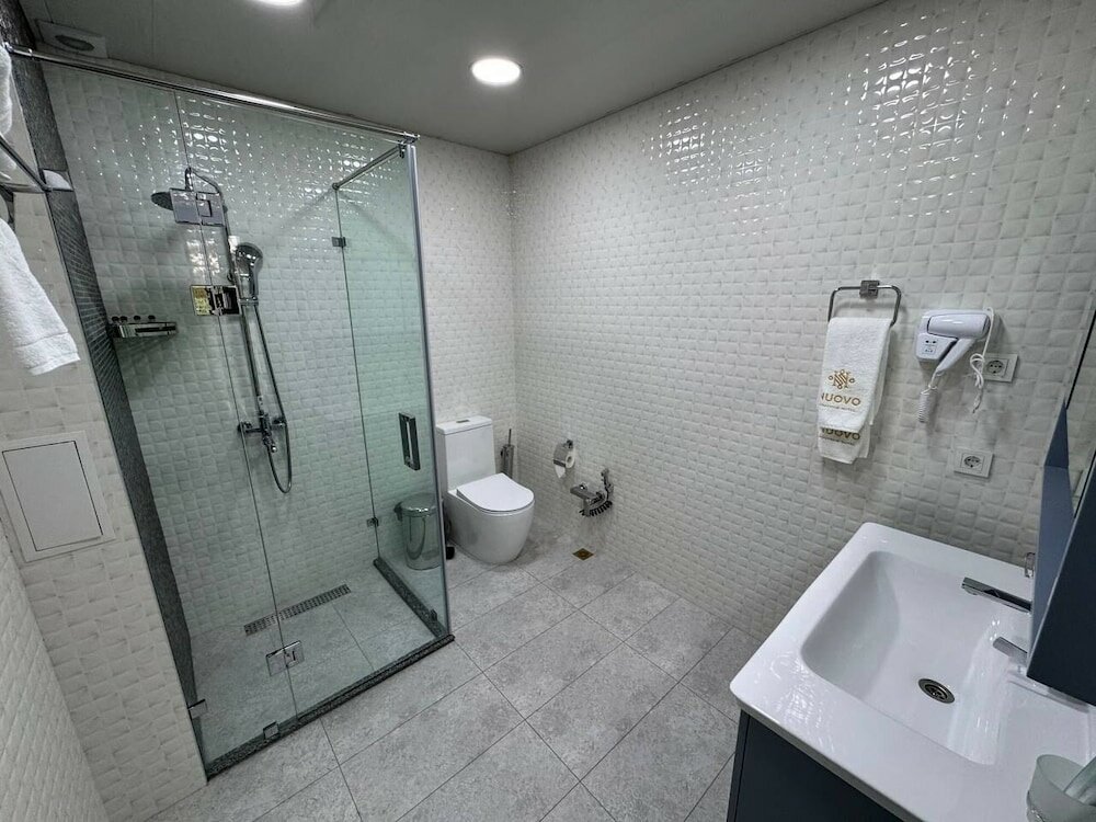 Basic Suite, 1 King Bed