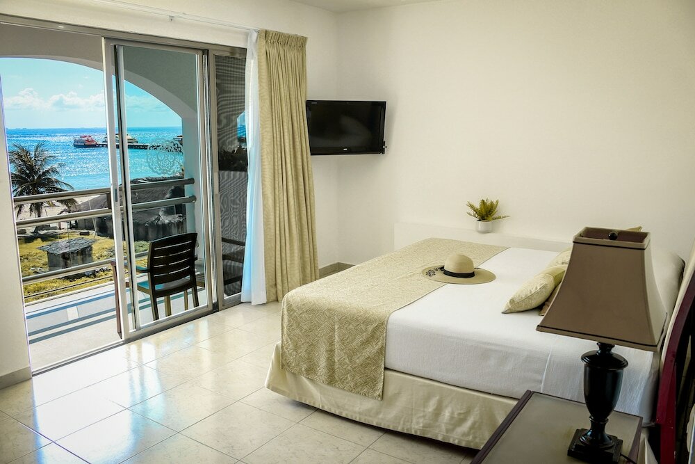 Junior Suite, 1 King Bed, Oceanfront