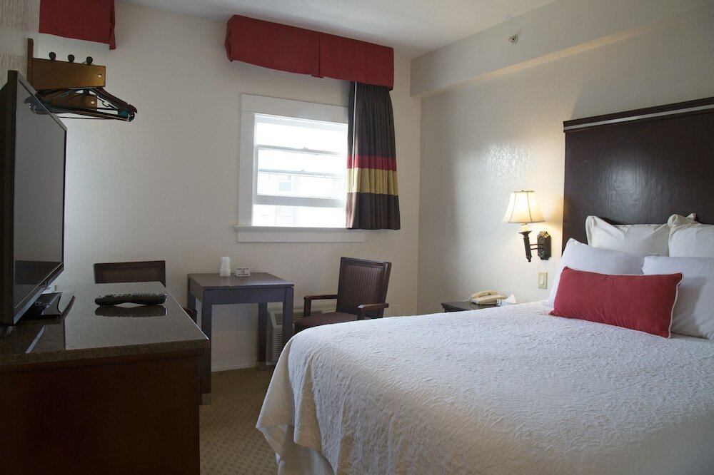 Standard Room, 1 Queen Bed