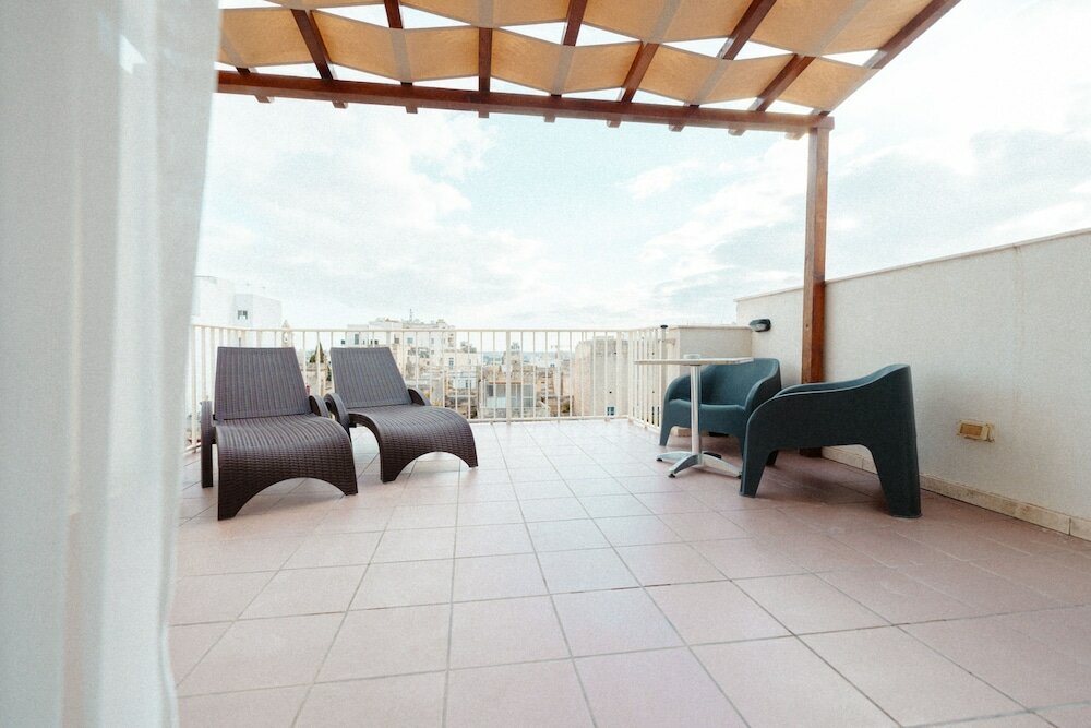 Deluxe Suite, Terrace