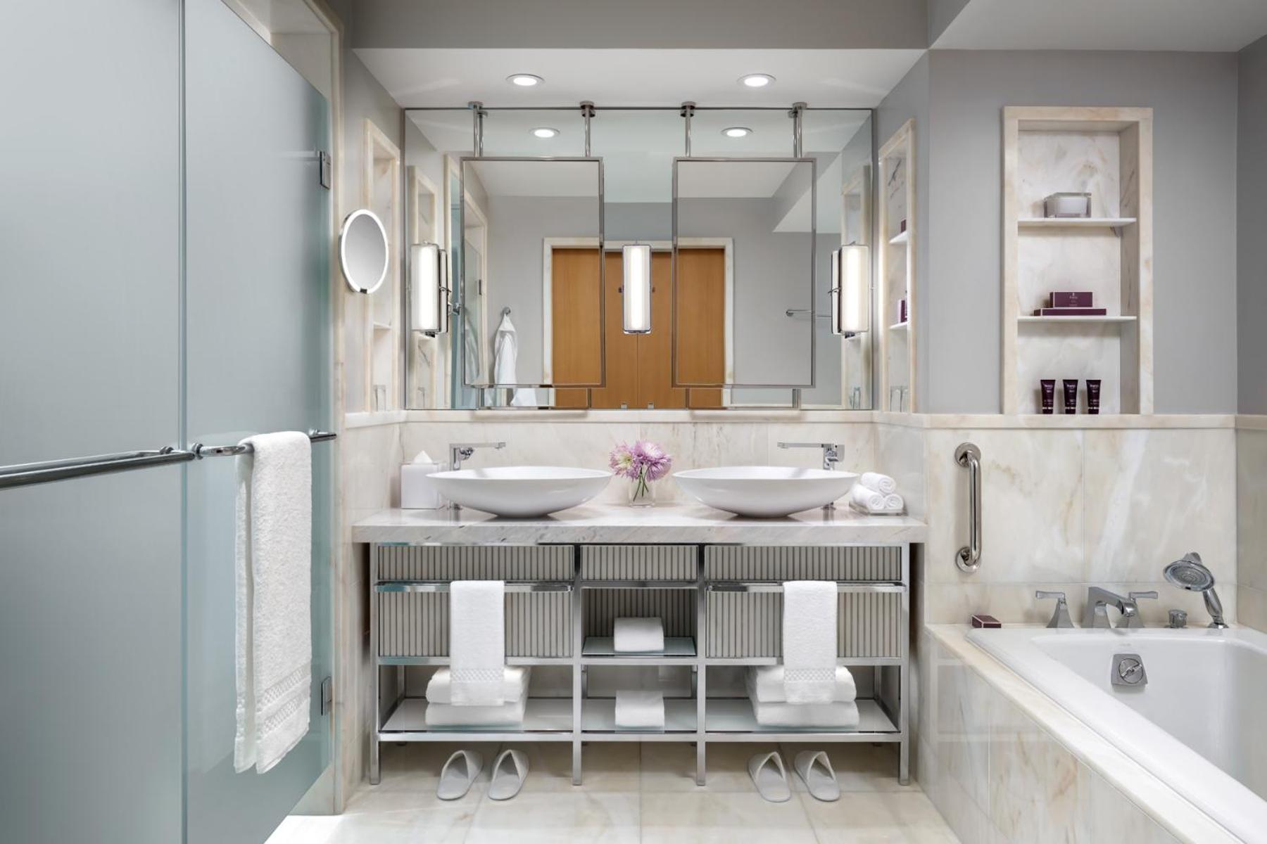 City View Room - 1 King bed 