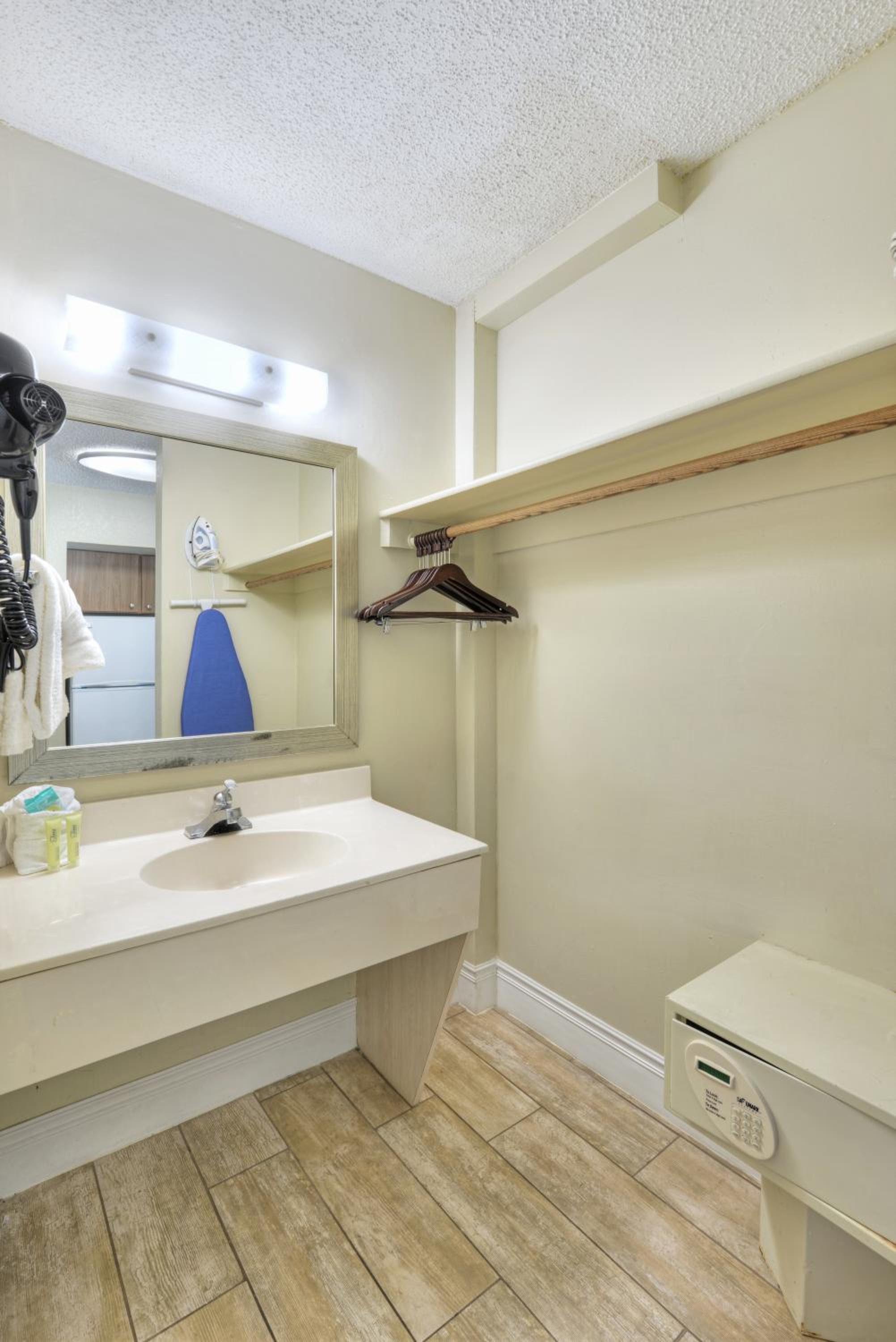 Deluxe Room with Kitchen - Ocean View