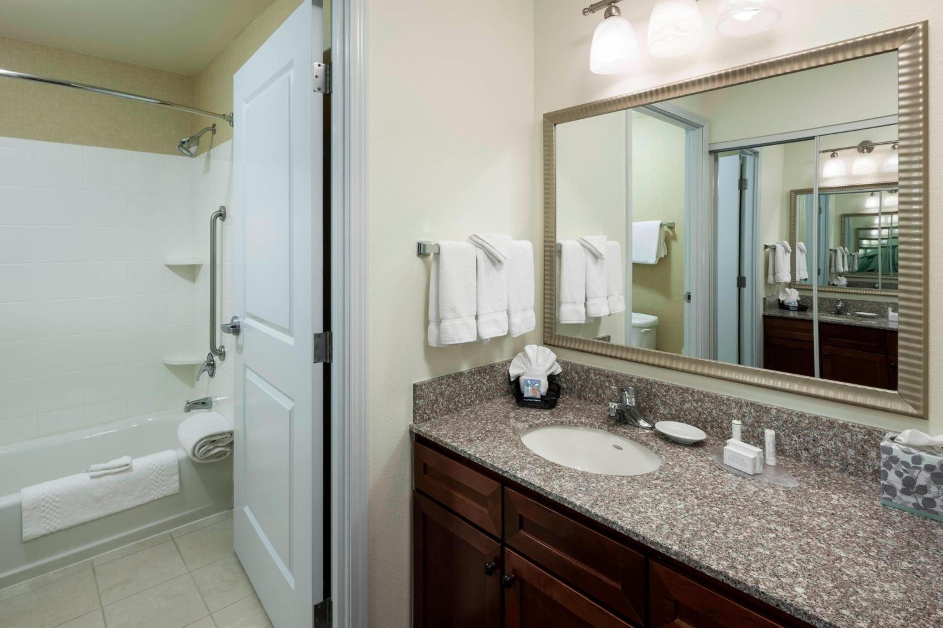 One-Bedroom Queen Suite