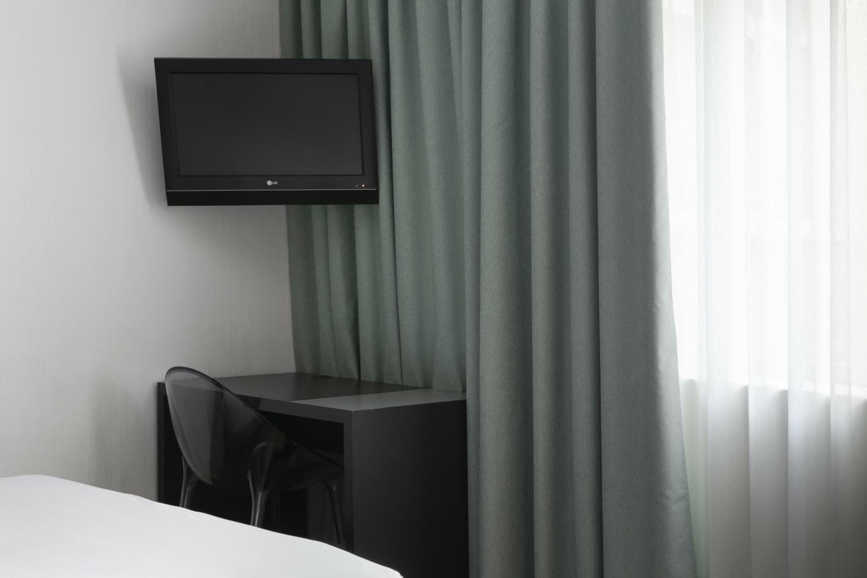 Double or Twin Room (1-2 Adults)