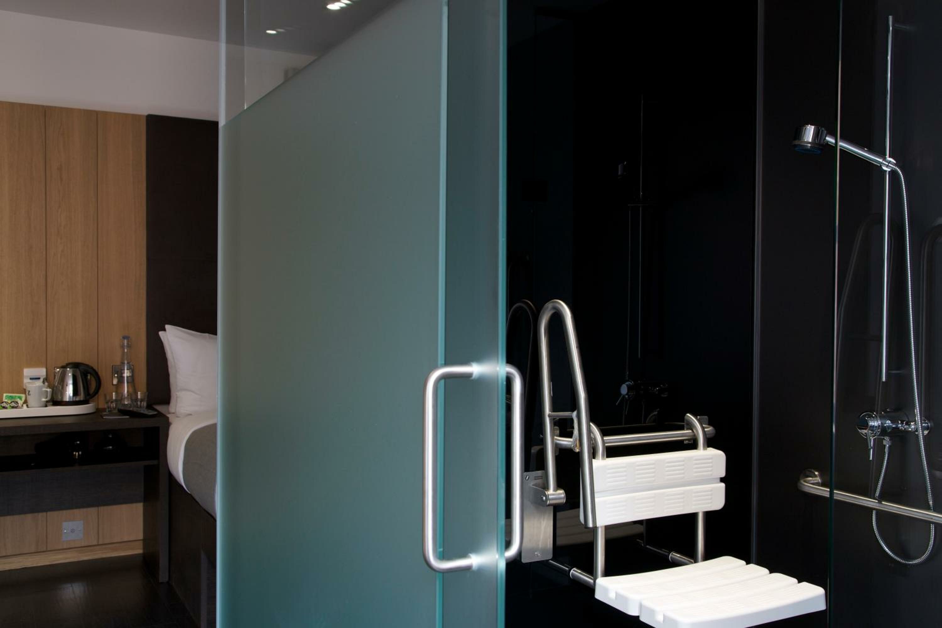 Queen Room - Disability Access