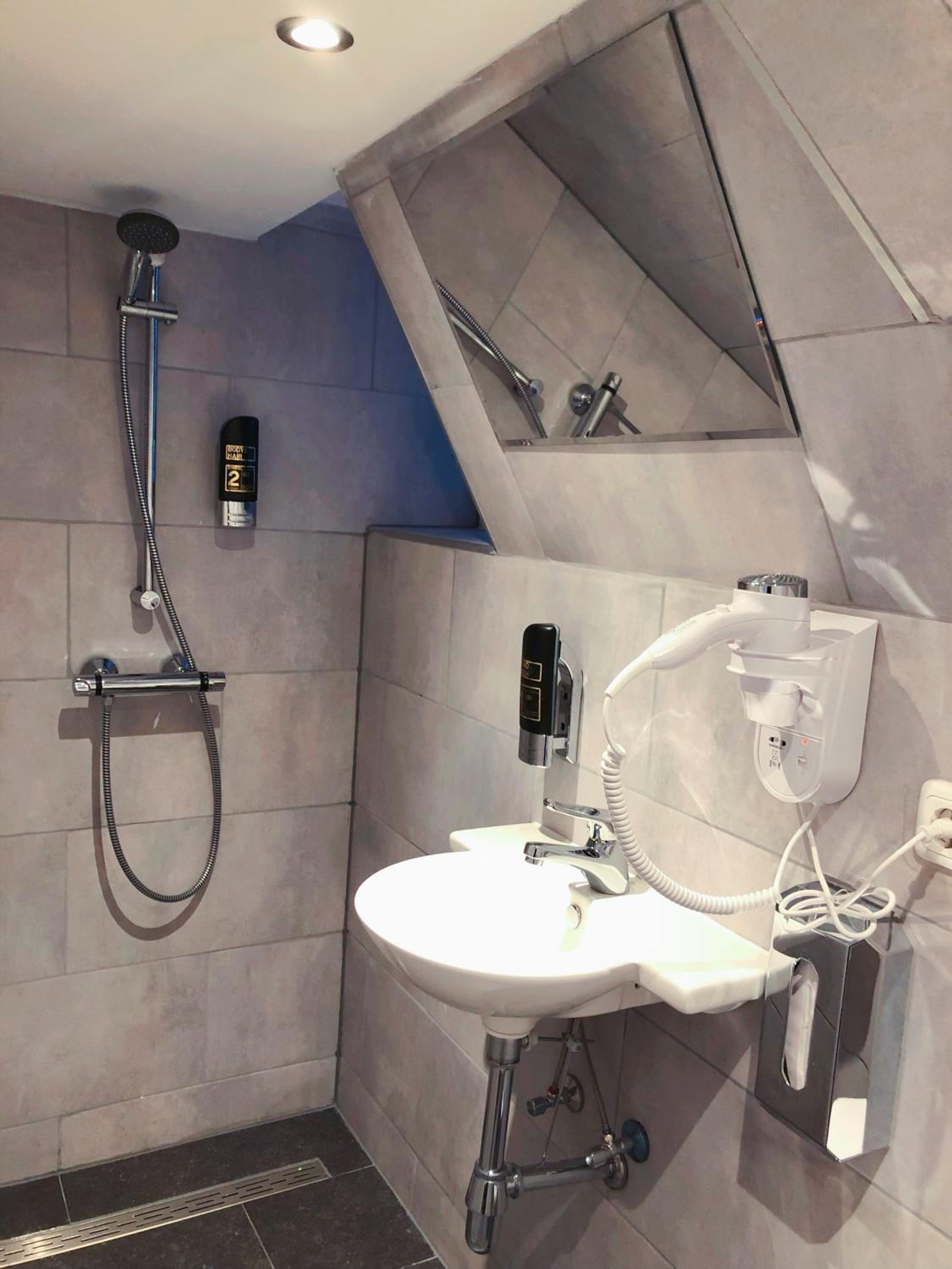 Twin Room with Private Bathroom